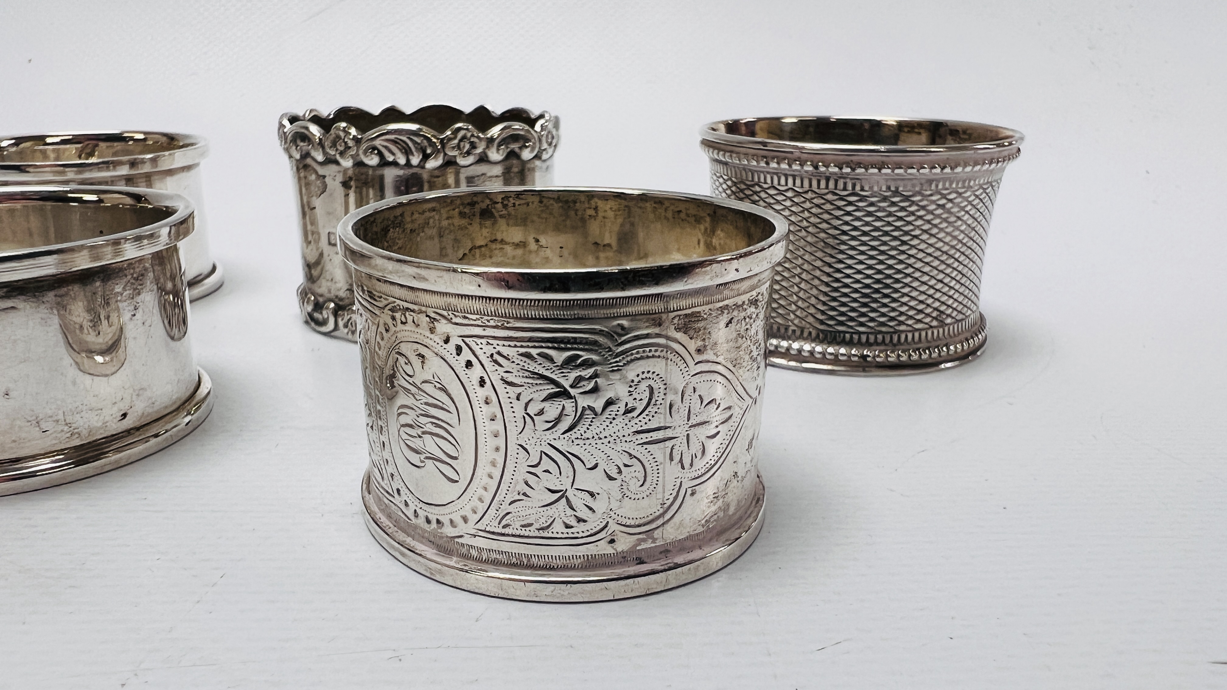 FIVE VARIOUS SILVER NAPKIN RINGS DIFFERENT DATES AND MAKERS - Image 2 of 14