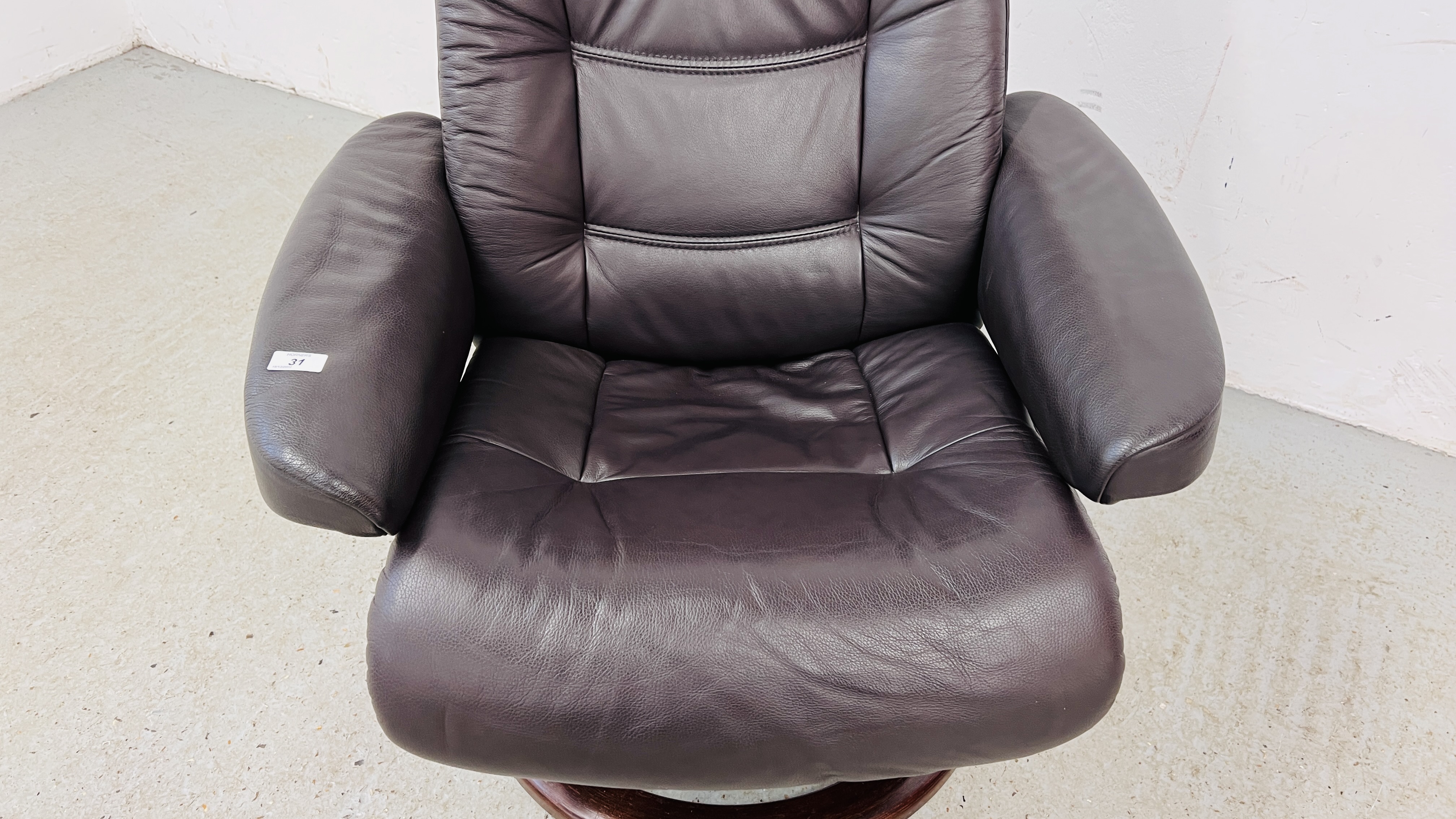 A BROWN LEATHER RELAXER CHAIR - Image 3 of 9