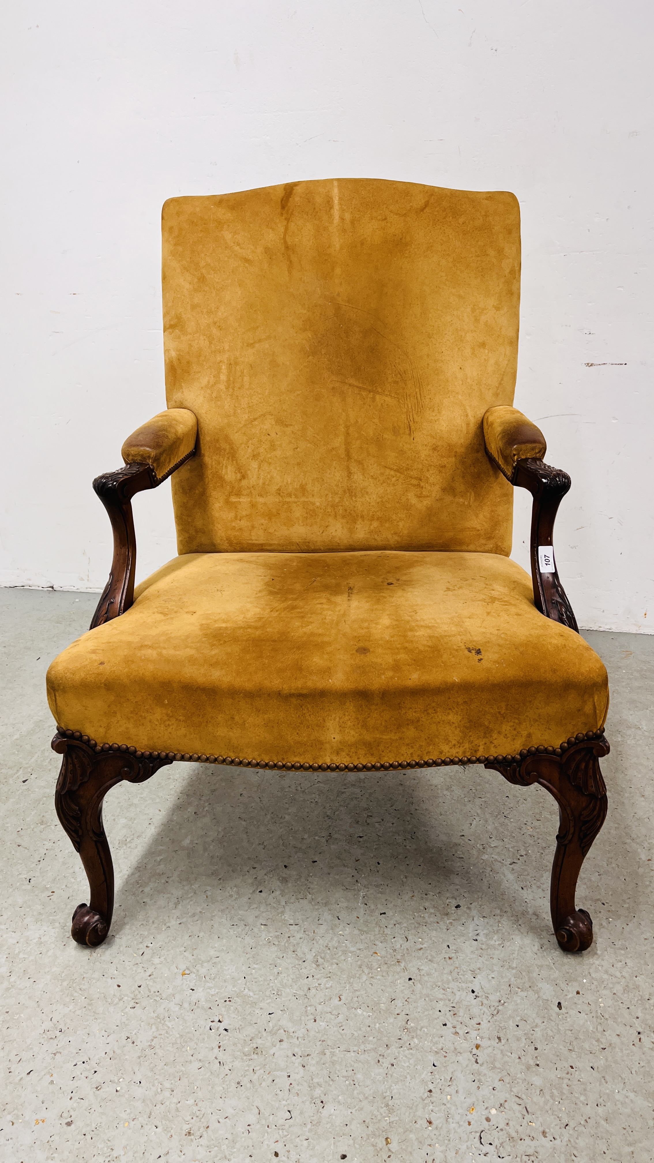 A GEORGE III GAINSBOROUGH CHAIR NOW COVERED IN LEATHER ON CABRIOLE LEGS TERMINATING IN SCROLL FEET. - Image 8 of 12
