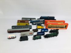 A COLLECTION OF HORNBY 00 GAUGE LOCOMOTIVES, CARRIAGES AND ROLLING STOCK INCLUDING 43775 LOCOMOTIVE,