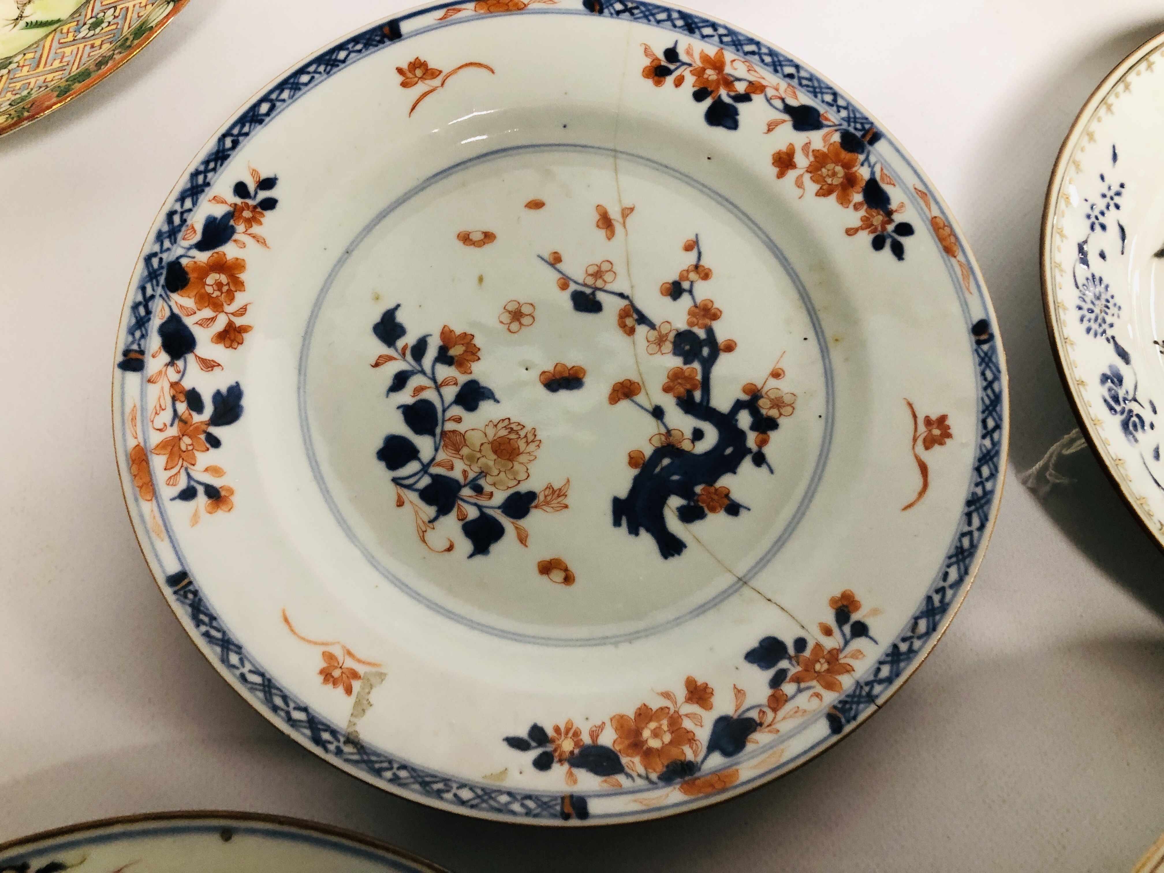 A COLLECTION (13) OF ORIENTAL QIANLONG PLATES AND DISHES TO INCLUDE IMARI, - Image 6 of 12