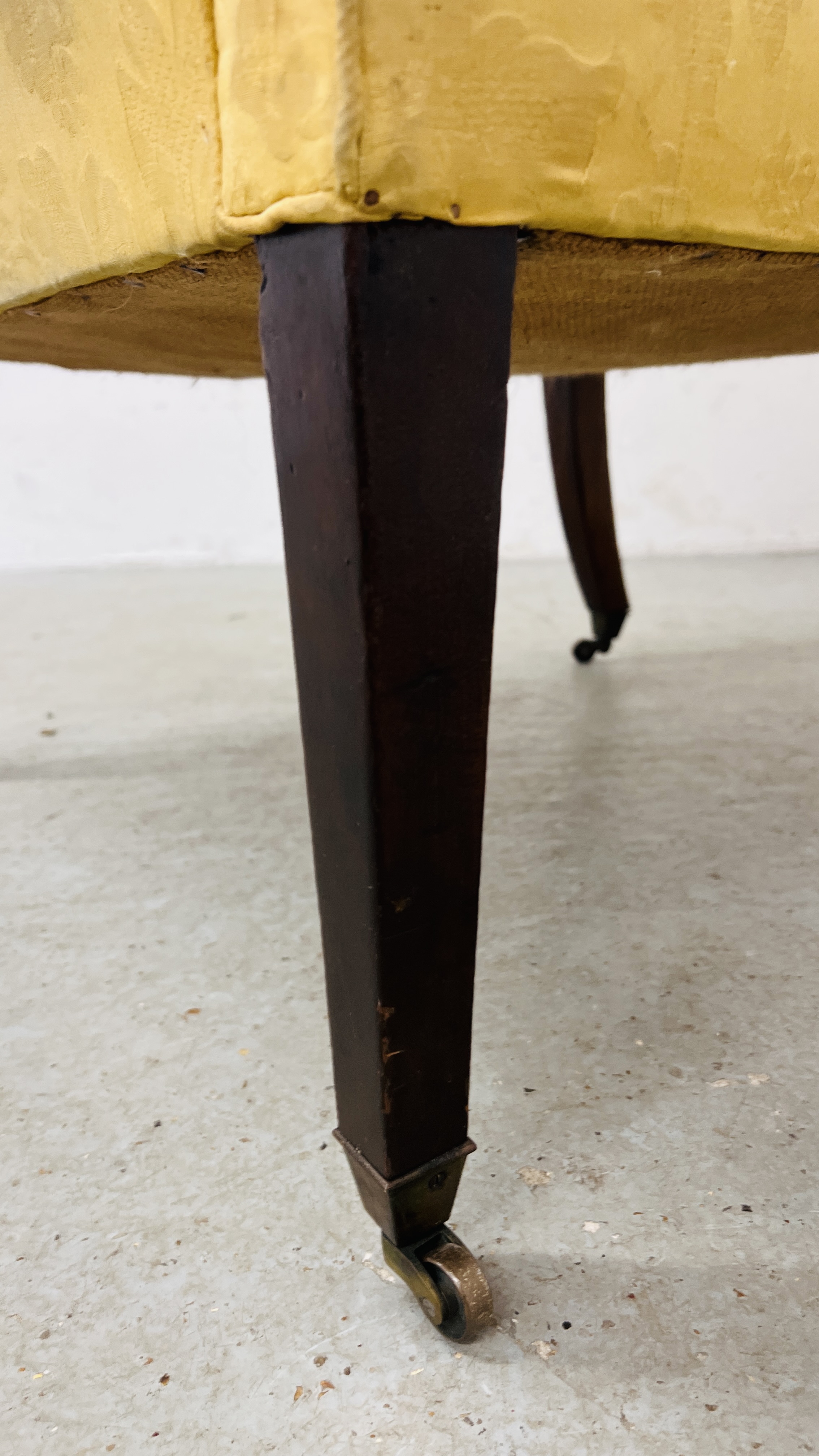 A LATE GEORGIAN MAHOGANY WINGED ARM CHAIR ON SQUARE TAPERED LEGS - Image 8 of 12