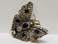 AN IMPRESSIVE ANTIQUE DIAMOND AND SAPPHIRE BUTTERFLY BROOCH WIDTH 4CM. HEIGHT 4CM.