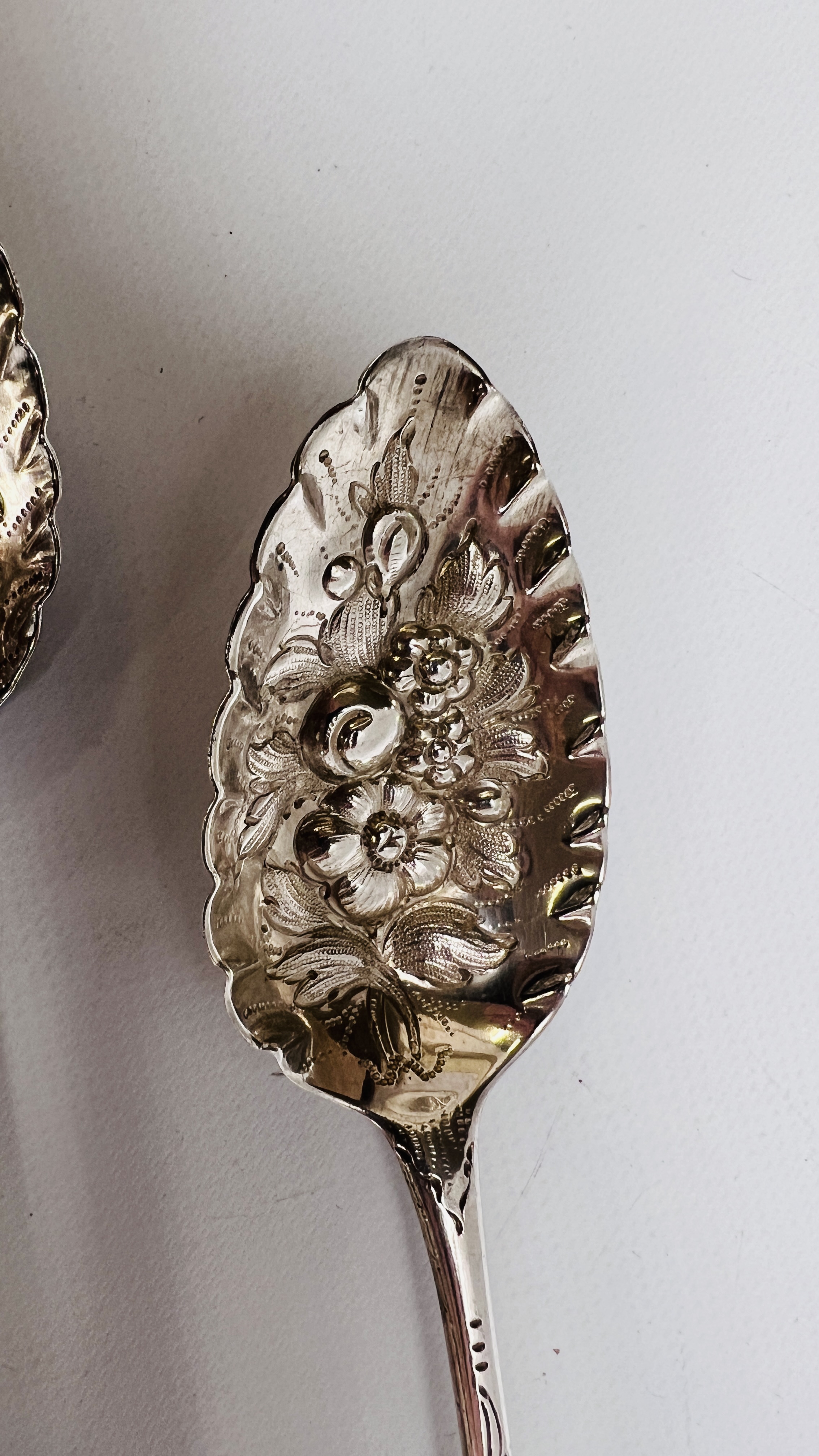 A PAIR OF SILVER SERVING SPOONS FLORAL DESIGN, LONDON ASSAY. - Image 3 of 8