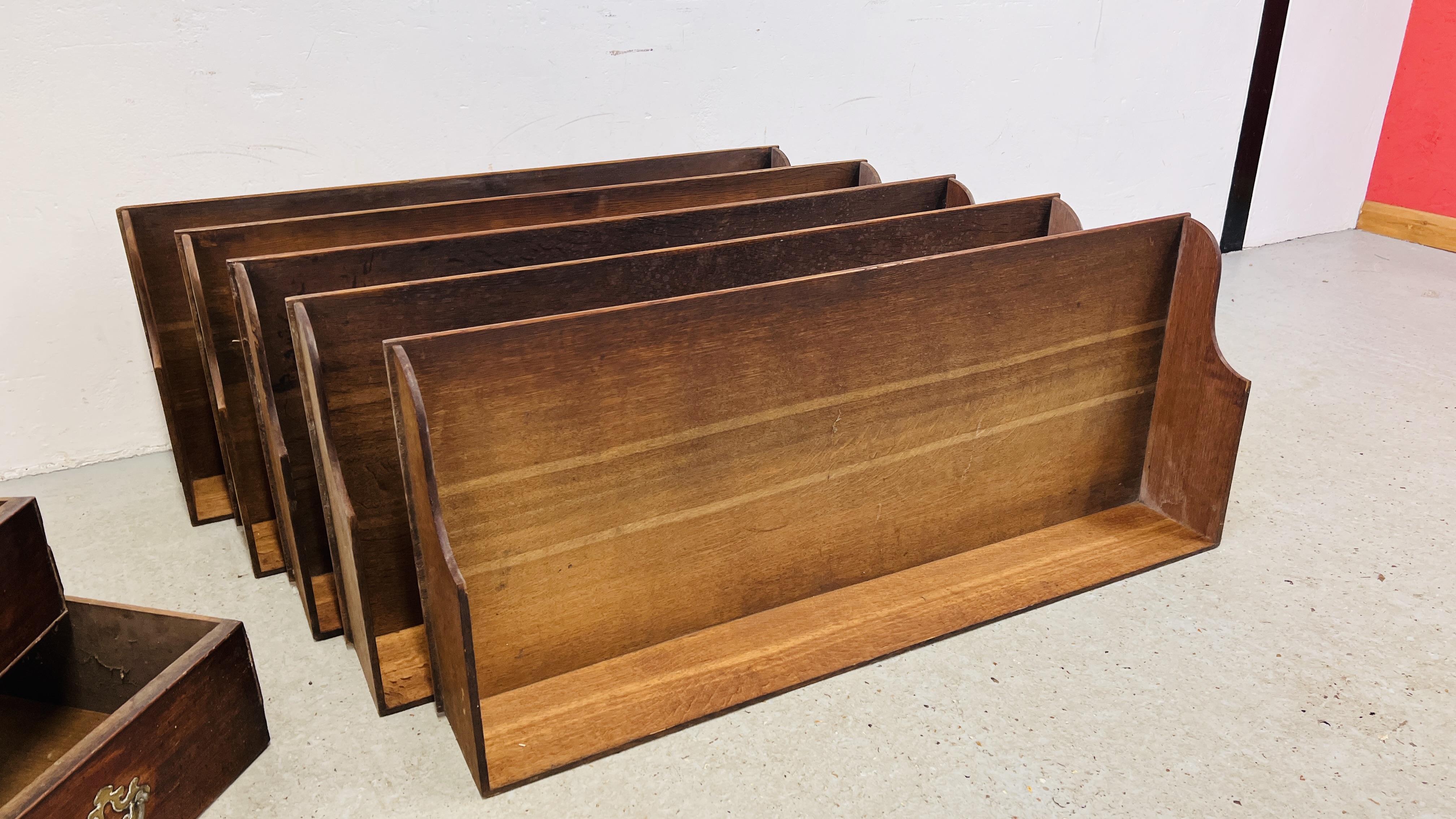 FIVE ANTIQUE OAK LINEN PRESS SLIDES AND FOUR ANTIQUE CHEST DRAWERS FOR RESTORATION PROJECTS - Image 4 of 6