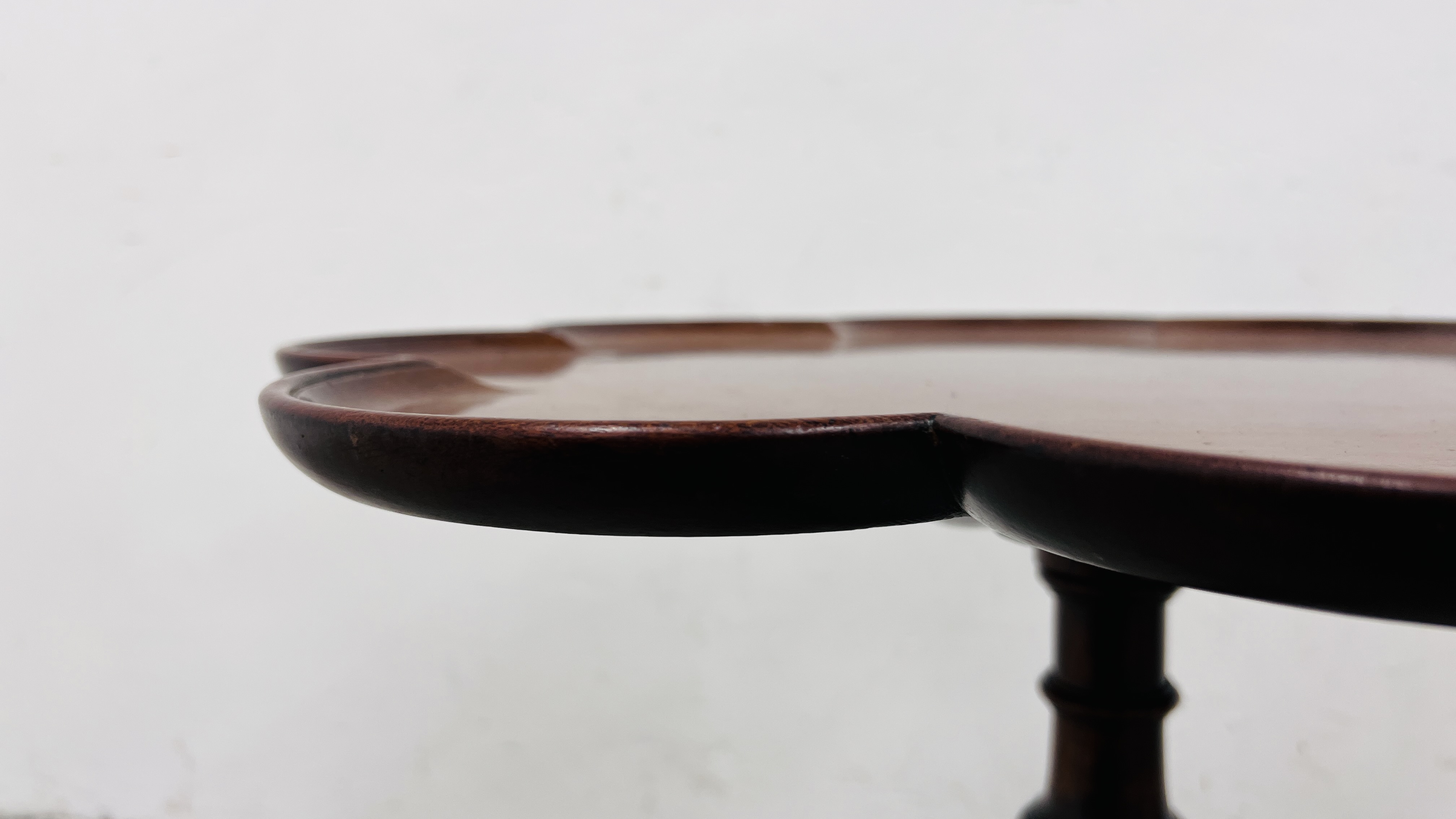 A GEORGE III MAHOGANY LOBED TRAY TOP PEDESTAL TABLE WITH TILT TOP ACTION ON CARVED TRIPOD BASE, - Image 10 of 11