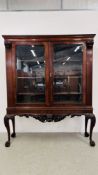 A C19TH. MAHOGANY TWO DOOR CHINA CABINET ON A CARVED BASE, RAISED ON CABRIOLE LEGS WIDTH 171CM.