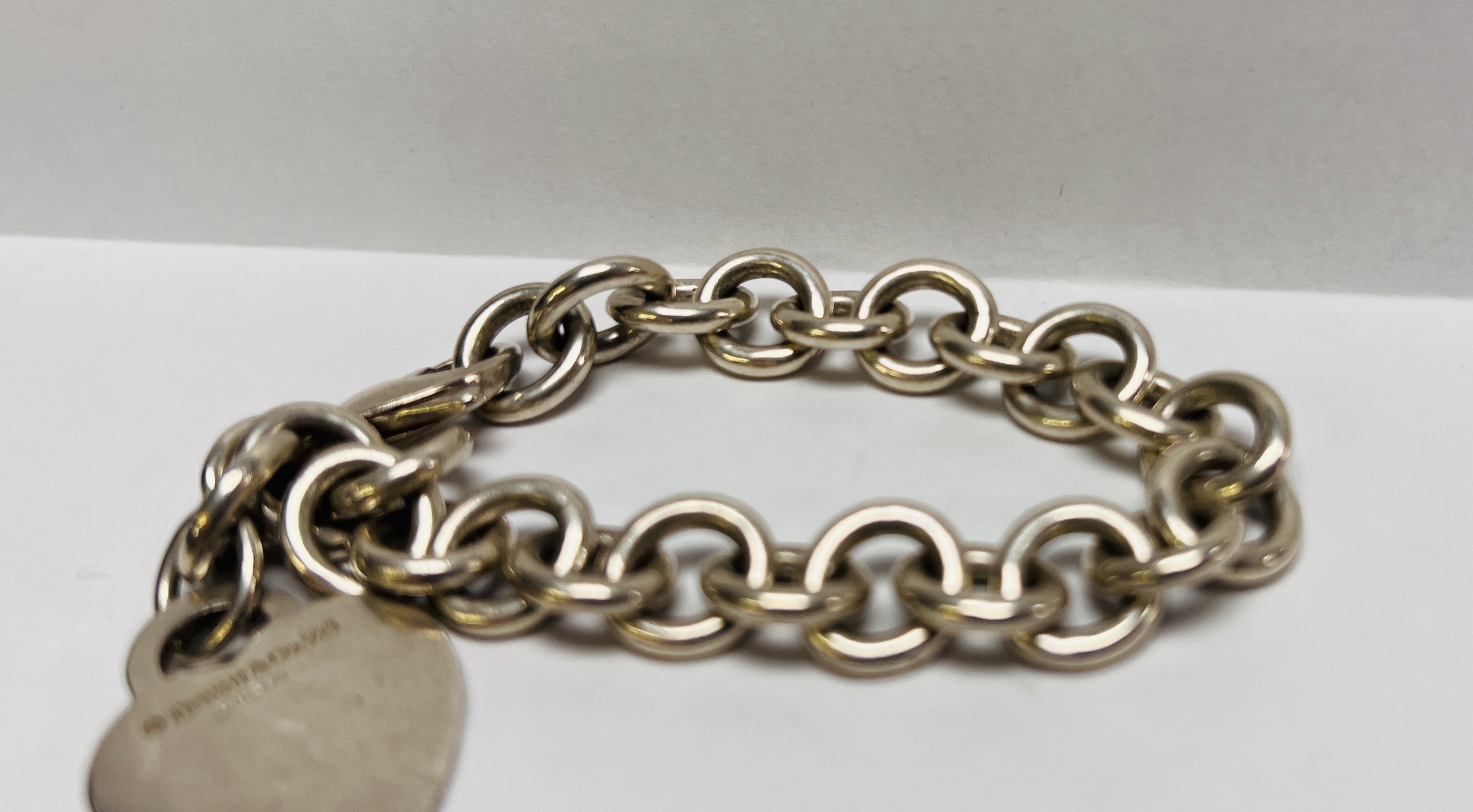 DESIGNER SILVER BRACELET MARKED TIFFANY & CO - Image 6 of 6