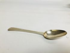 A GEORGE II THREAD PATTERN SILVER SERVING SPOON, PROBABLY LONDON 1739 MAKER L.L.