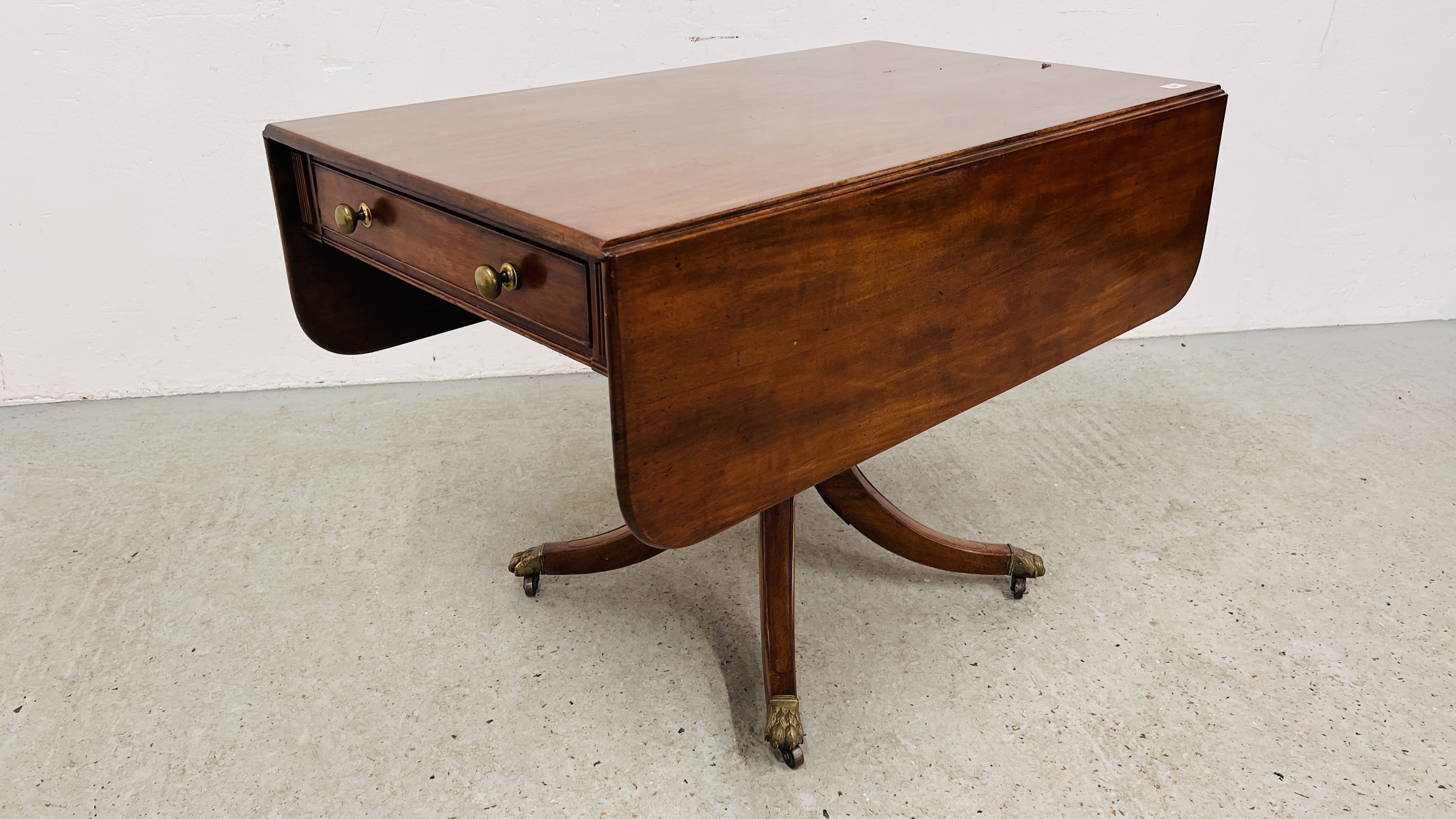 A REGENCY MAHOGANY DROP LEAF PEDESTAL TABLE, THE TWO DRAWERS ABOVE OUTSWEPT LEGS, - Image 2 of 14
