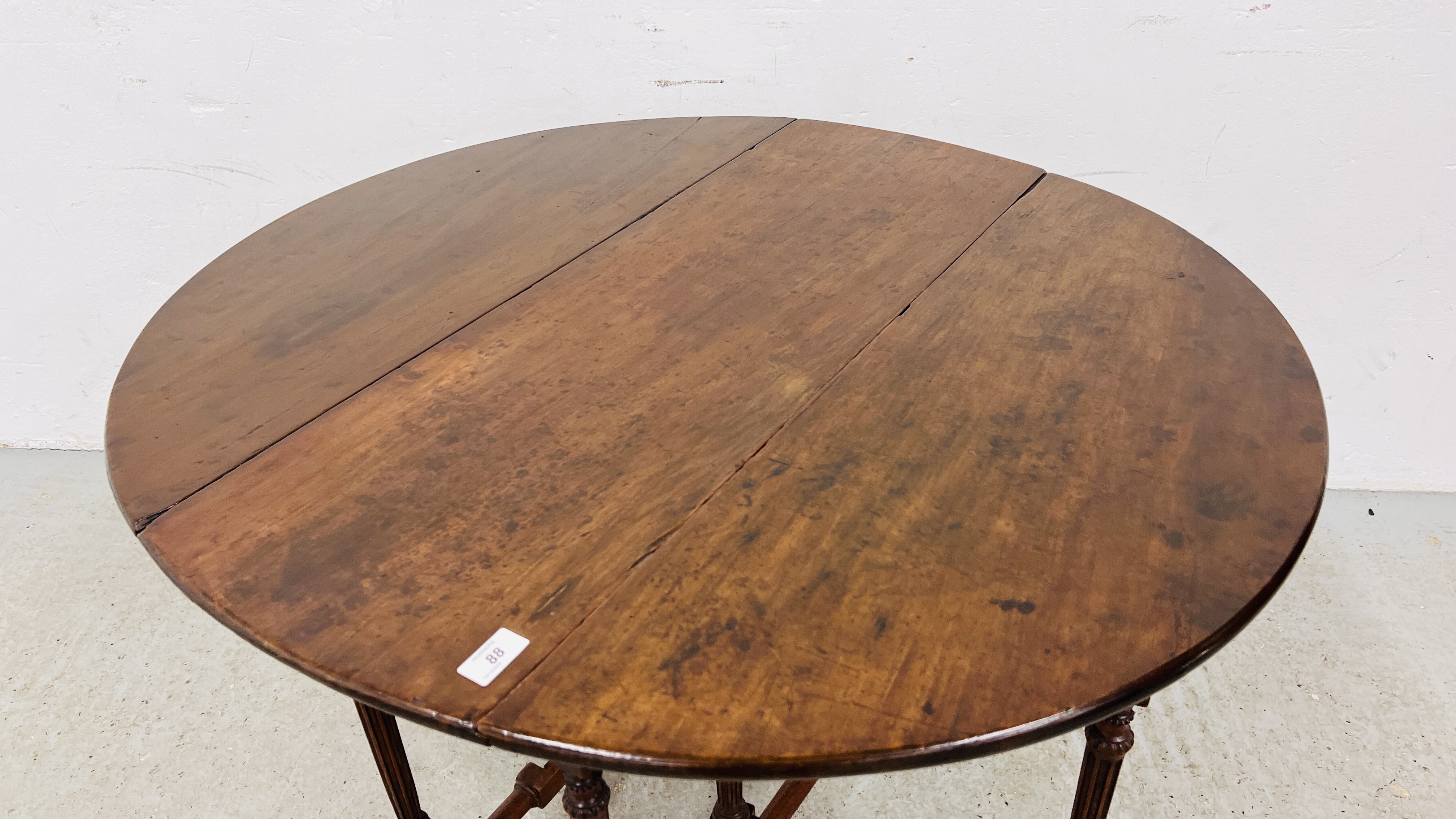 A MAHOGANY GATELEG TABLE, C18TH. AND LATER, EXTENDED 100CM. - Image 9 of 18