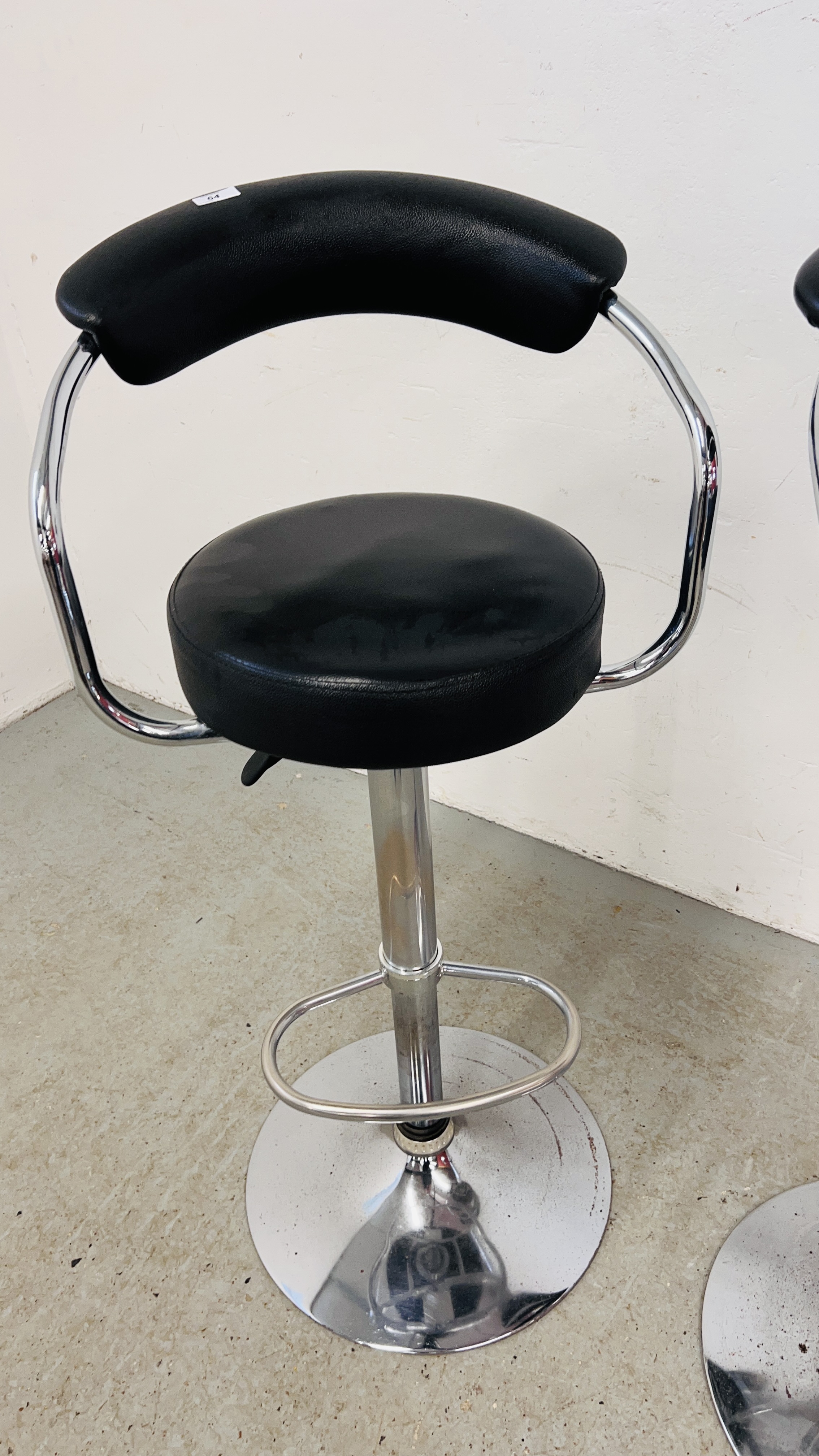 A PAIR OF CHROME FINISH RISE AND FALL BAR STOOLS - Image 3 of 9