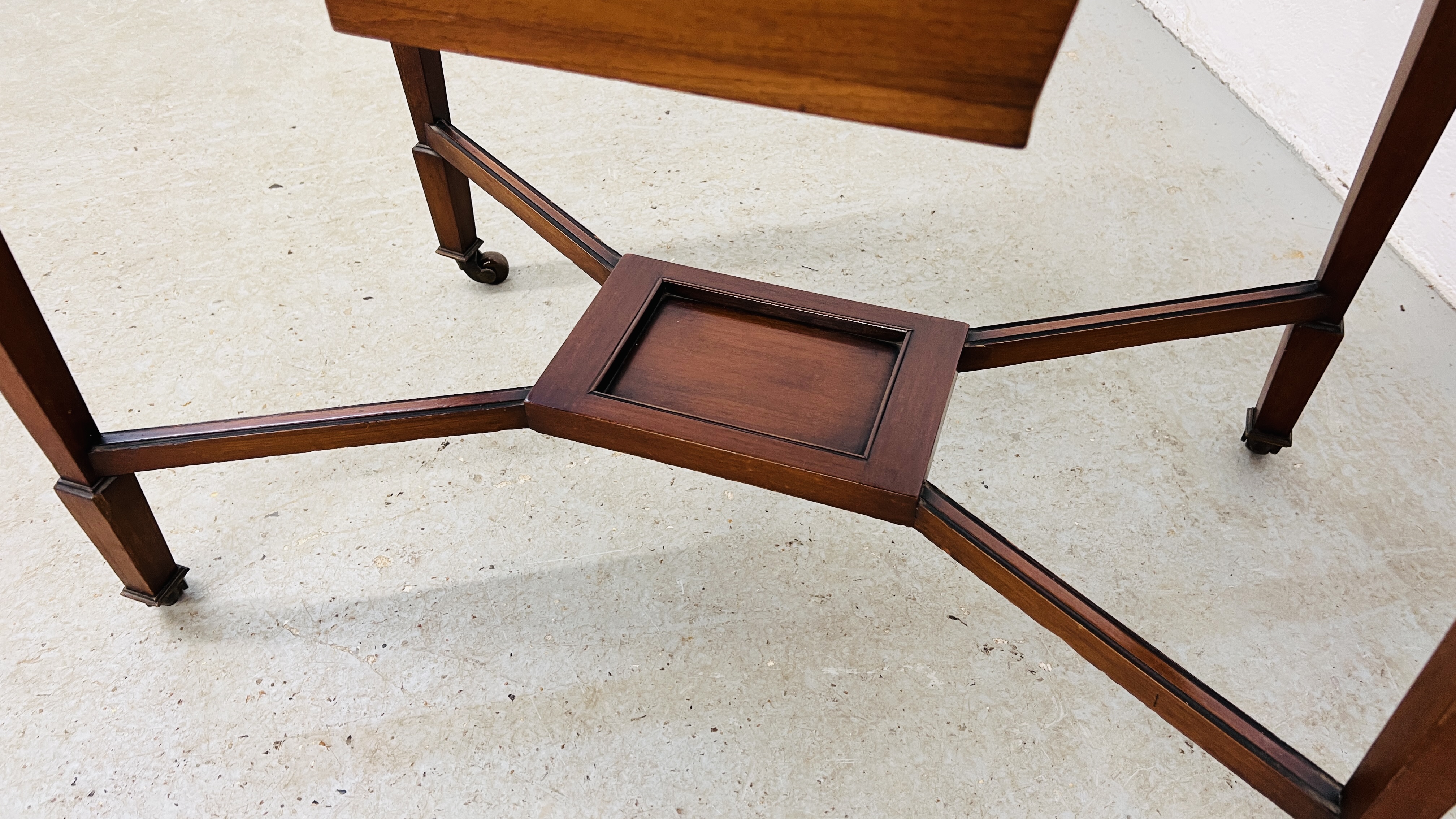 A GOOD QUALITY REPRODUCTION WALNUT GAMES TABLE WITH CROSS STRETCHER BELOW AND FOLDING TOP, W 67.5CM. - Bild 11 aus 11