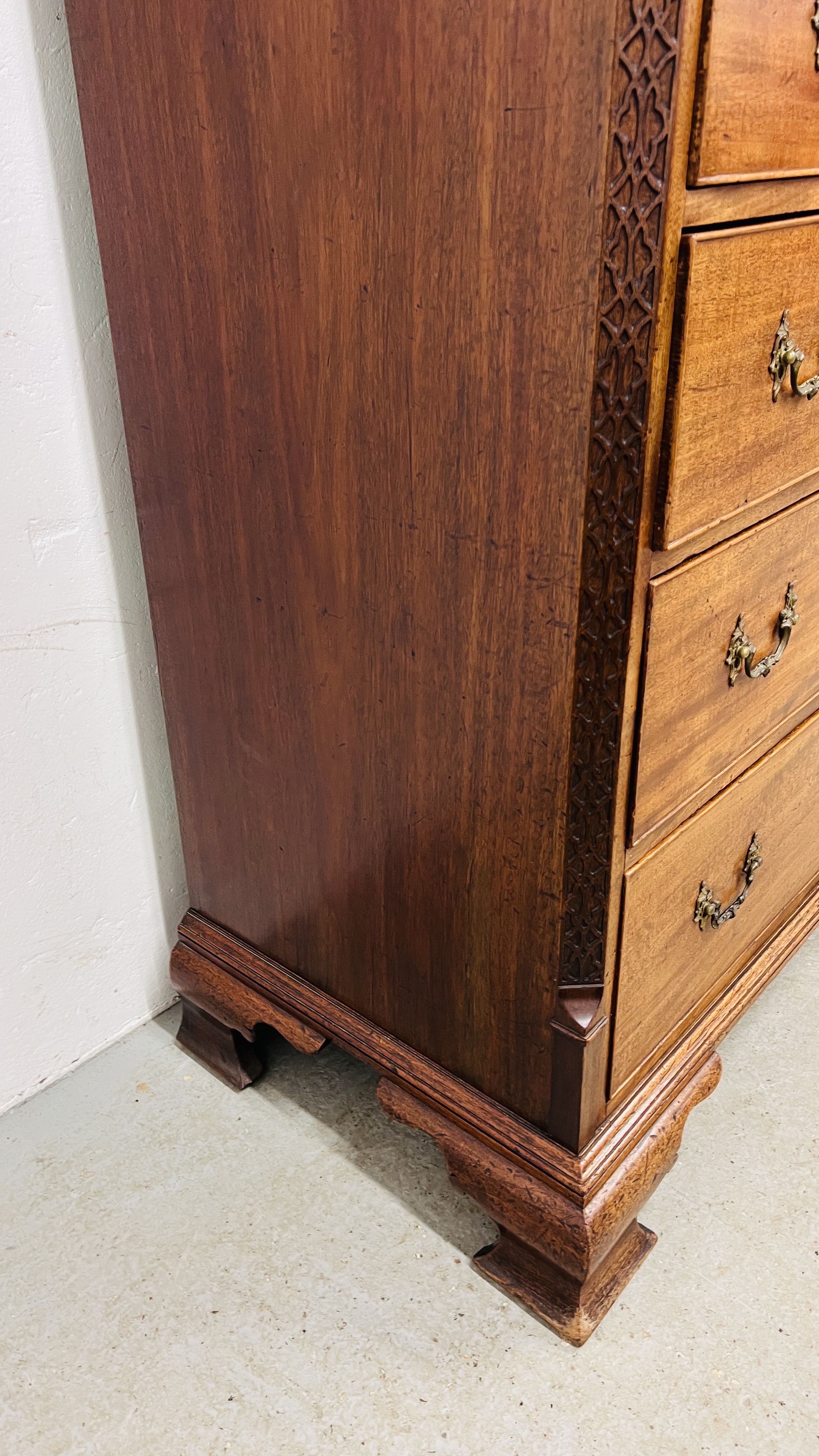 A GEORGE III MAHOGANY TALLBOY TWO SHORT OVER FIVE LONG DRAWERS, ORIGINAL HANDLES WIDTH 115CM. - Image 20 of 32