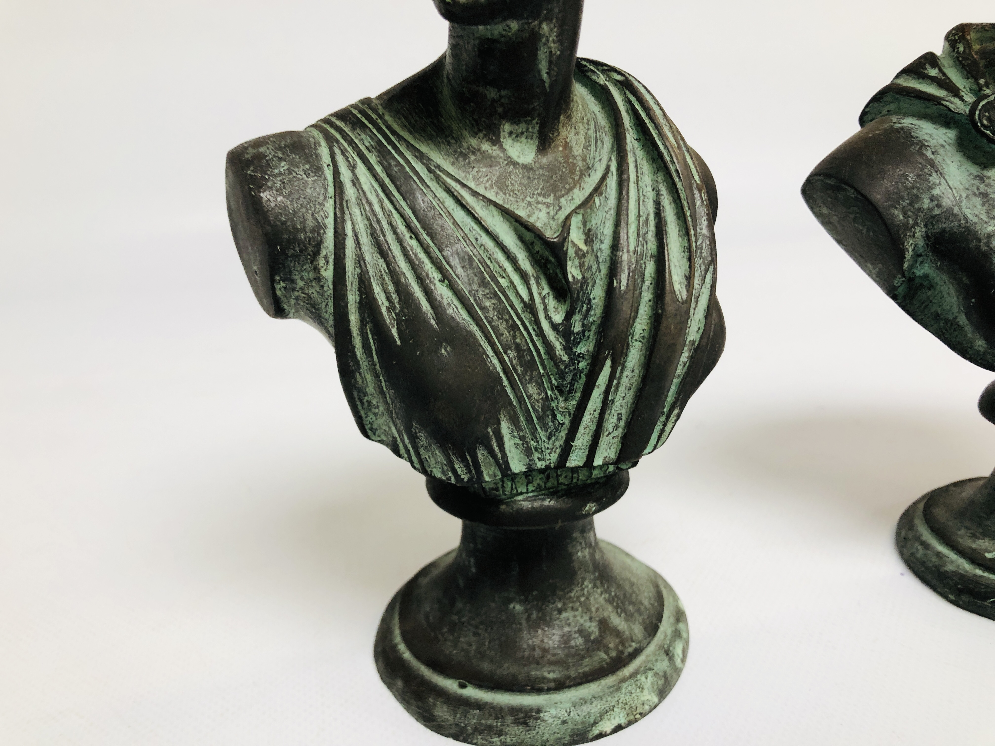 A PAIR OF RESIN BUSTS OF ARTEMIS AND APOLLO HEIGHT 22CM. - Image 3 of 9