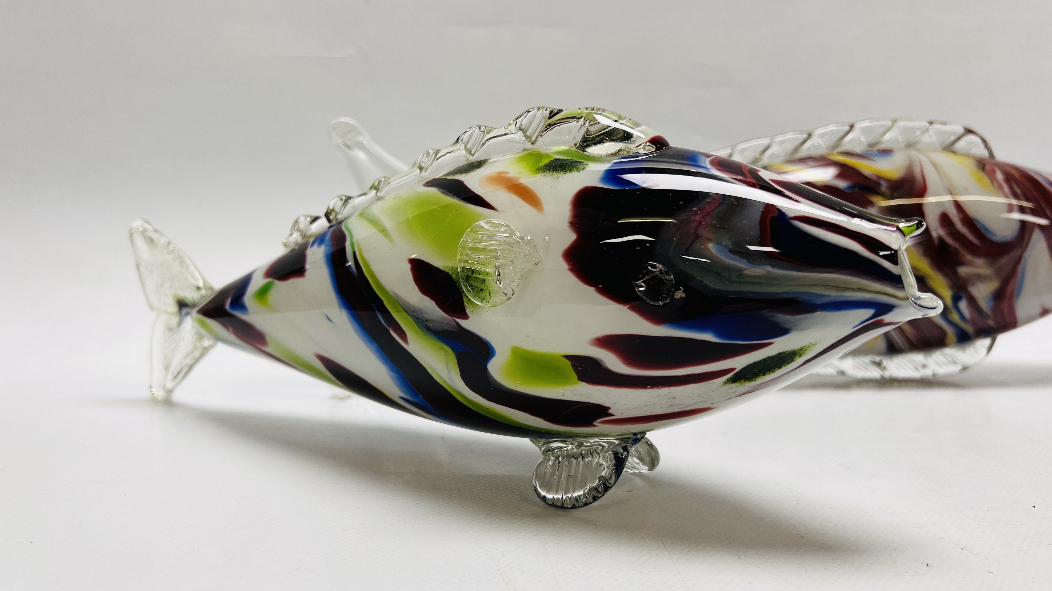 A GROUP OF THREE ART GLASS FISH, LARGEST L 45CM. - Image 2 of 7