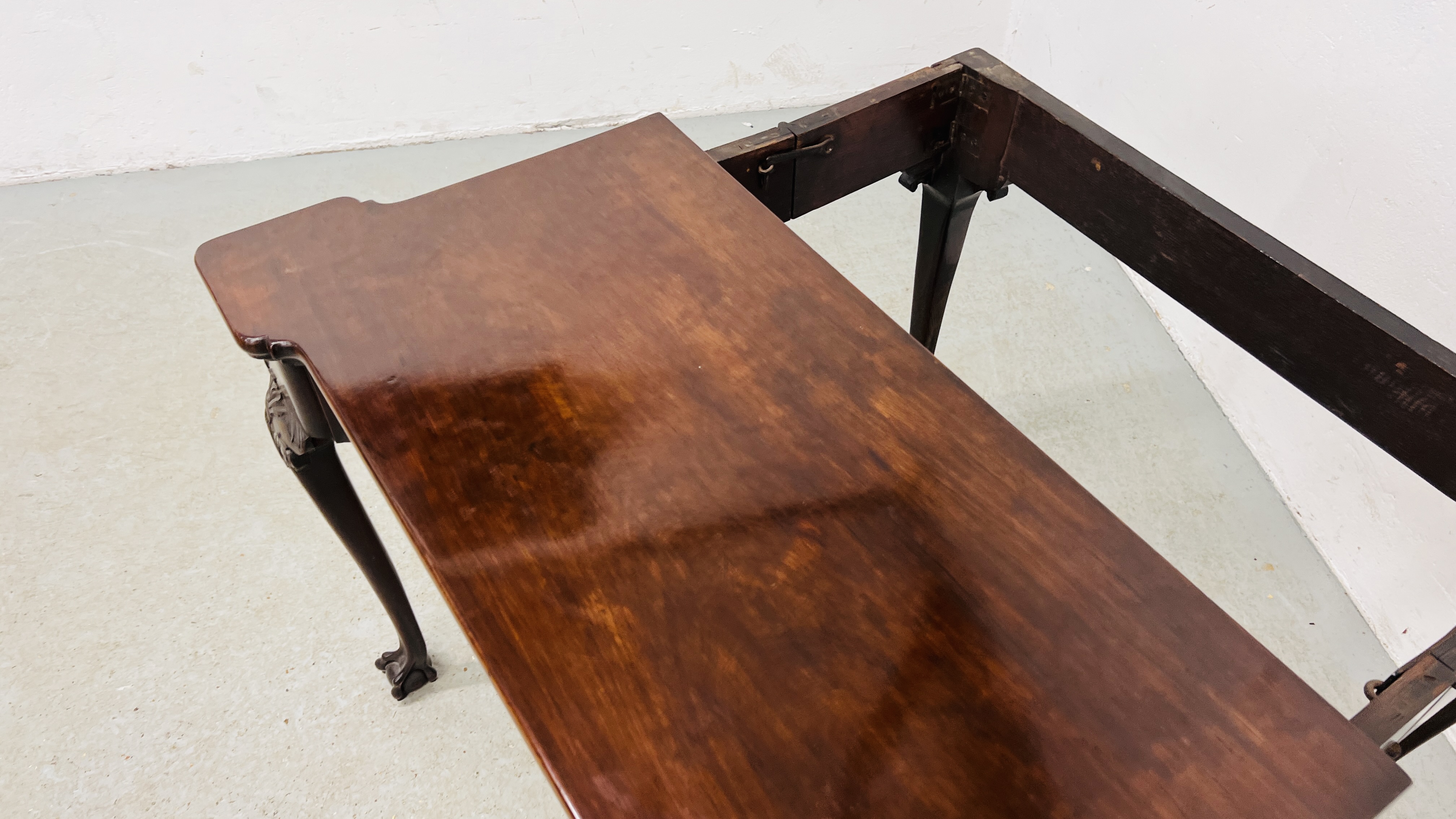 A GEORGE III MAHOGANY GAMING TABLE, THE TOP WITH GUINEA WELLS AND CANDLE CORNERS, - Image 17 of 22