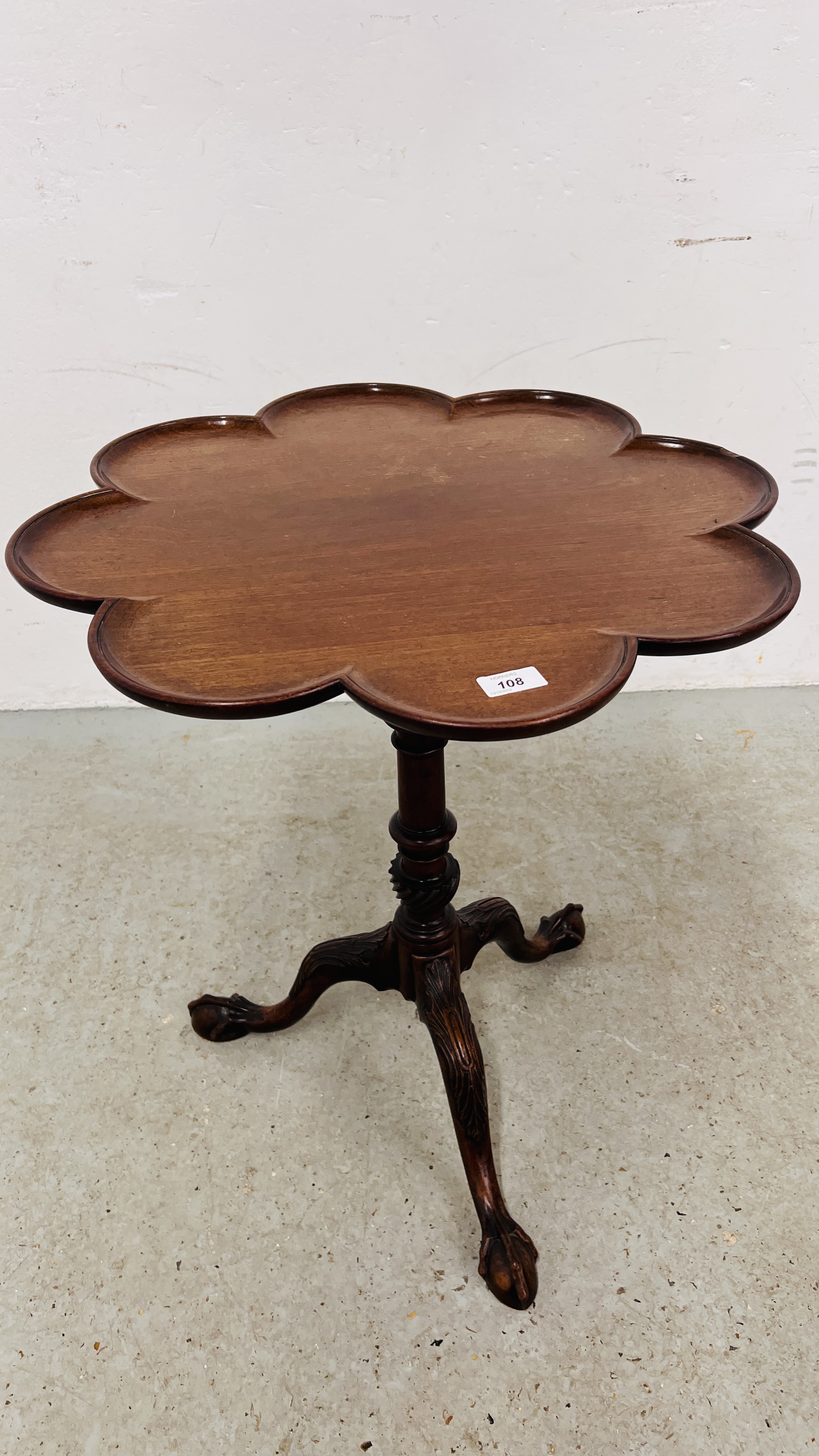 A GEORGE III MAHOGANY LOBED TRAY TOP PEDESTAL TABLE WITH TILT TOP ACTION ON CARVED TRIPOD BASE,