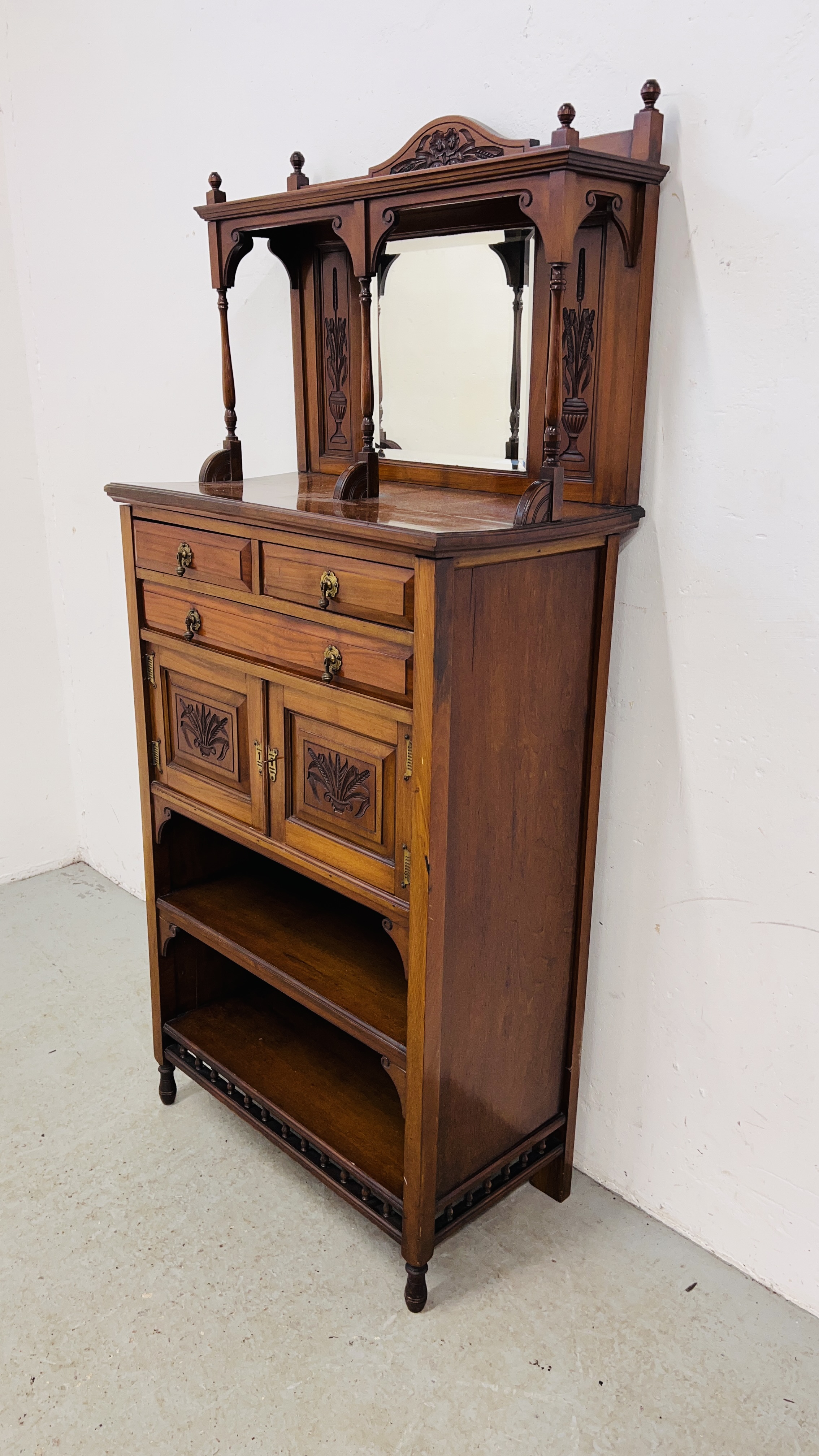 AN EDWARDIAN RED WALNUT MIRROR BACK CABINET, - Image 13 of 16