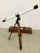 A ASTRO ASTRONOMICAL TELESCOPE WITH ACCESSORIES AND TRIPOD IN BOX