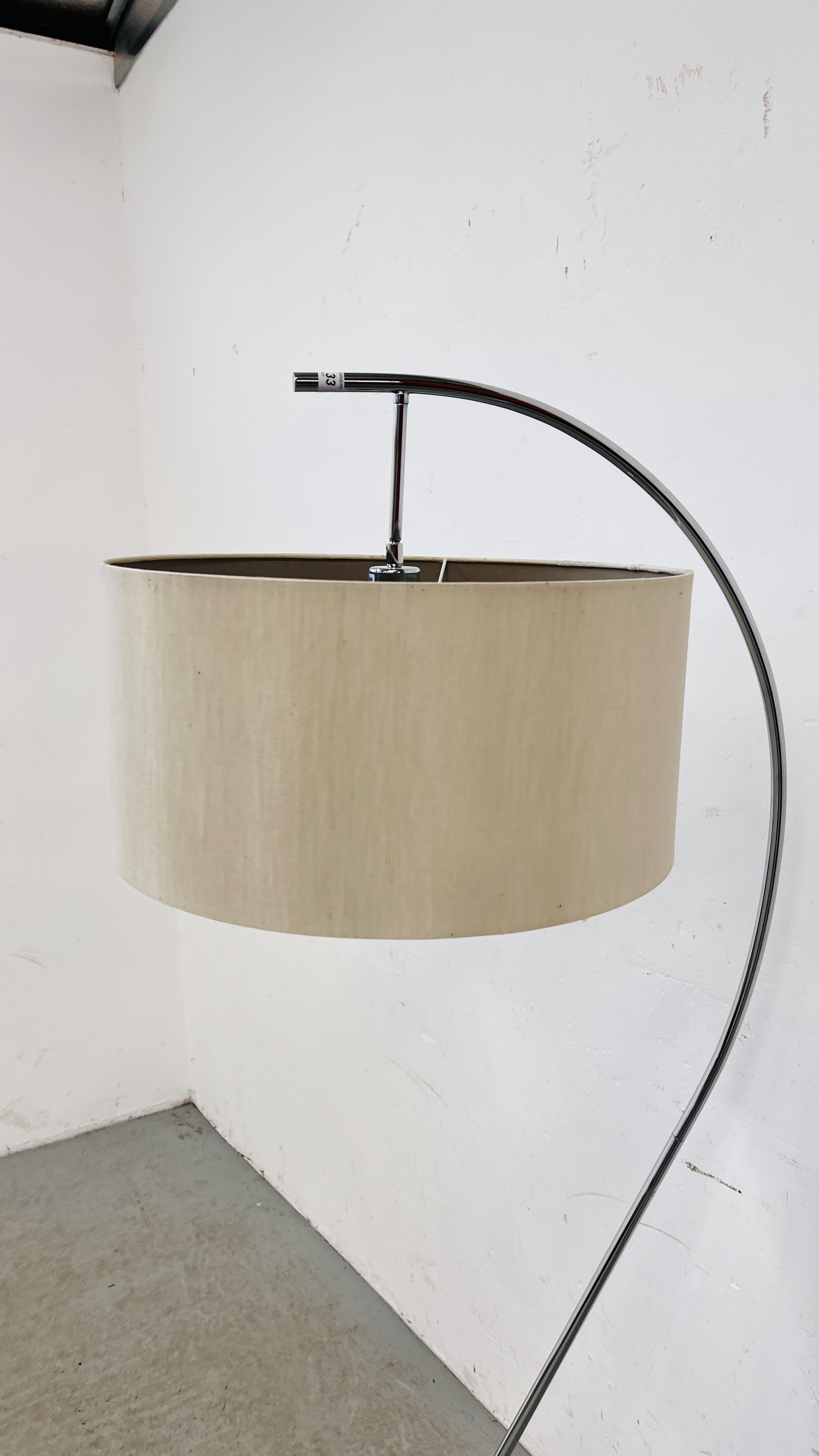 A MODERN DESIGNER CHROMIUM FLOOR STANDING LAMP WITH SATIN SHADE - SOLD AS SEEN - Image 2 of 6