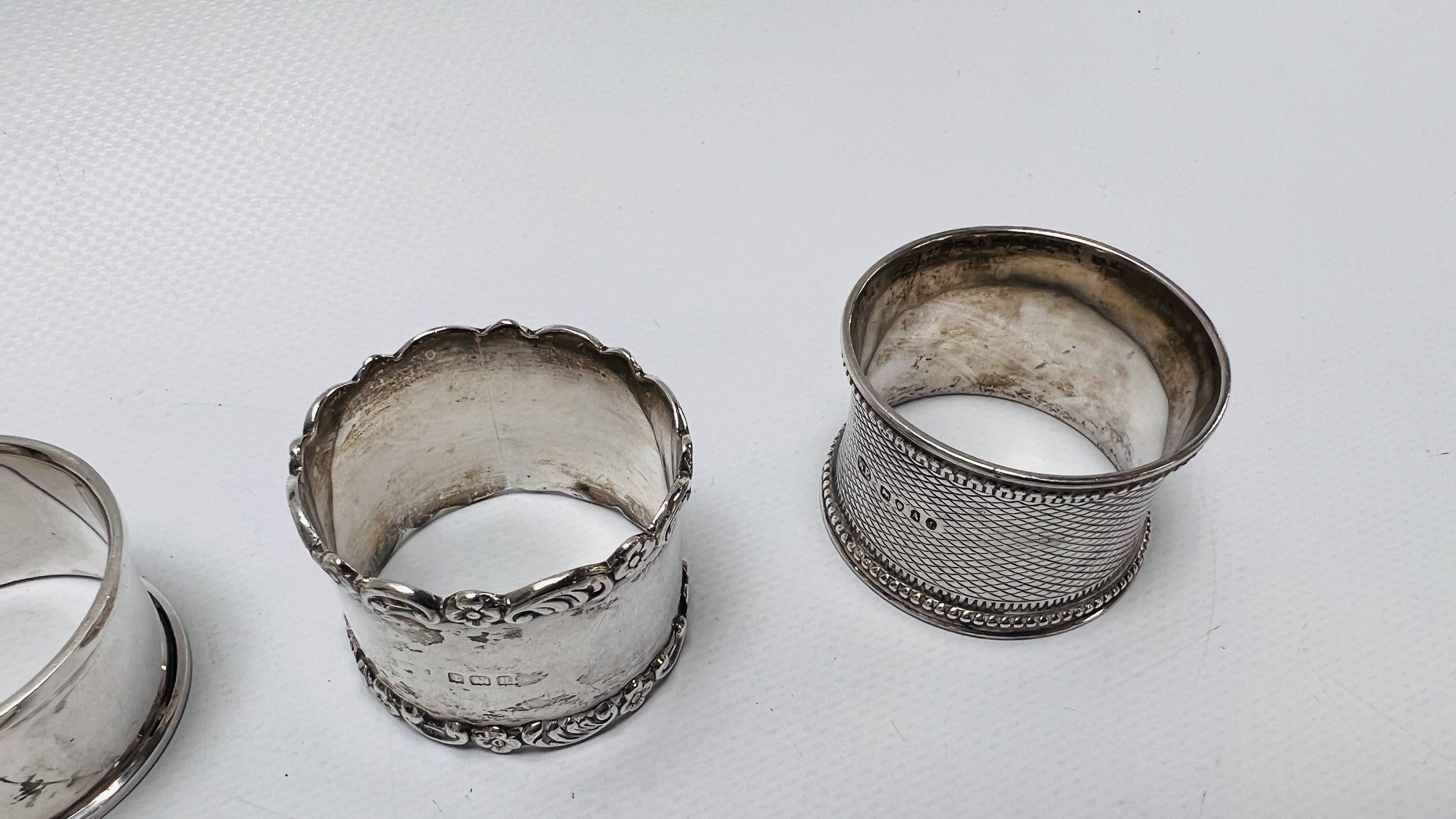 FIVE VARIOUS SILVER NAPKIN RINGS DIFFERENT DATES AND MAKERS - Image 7 of 14