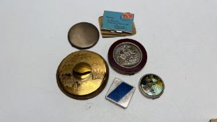 A GROUP OF SIX POWDER COMPACTS TO INCLUDE STRATNOID AND A SILVER CIRCULAR EXAMPLE LONDON ASSAY