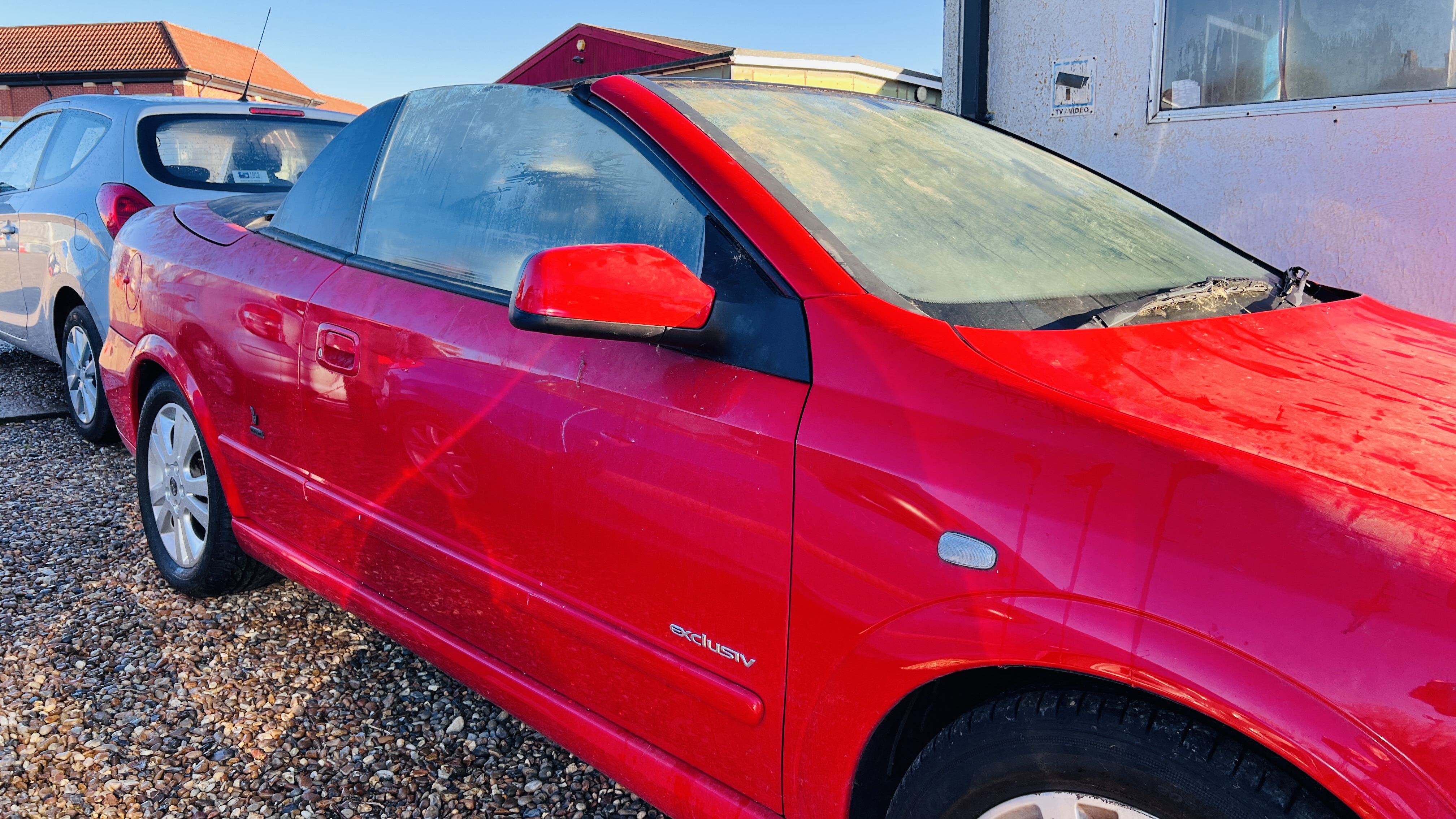 BD05 PUY VAUXHALL ASTRA BERTONE EXCLUSIVE 1796CC PETROL. DISPLAYED MILEAGE: 39,524. - Image 18 of 20