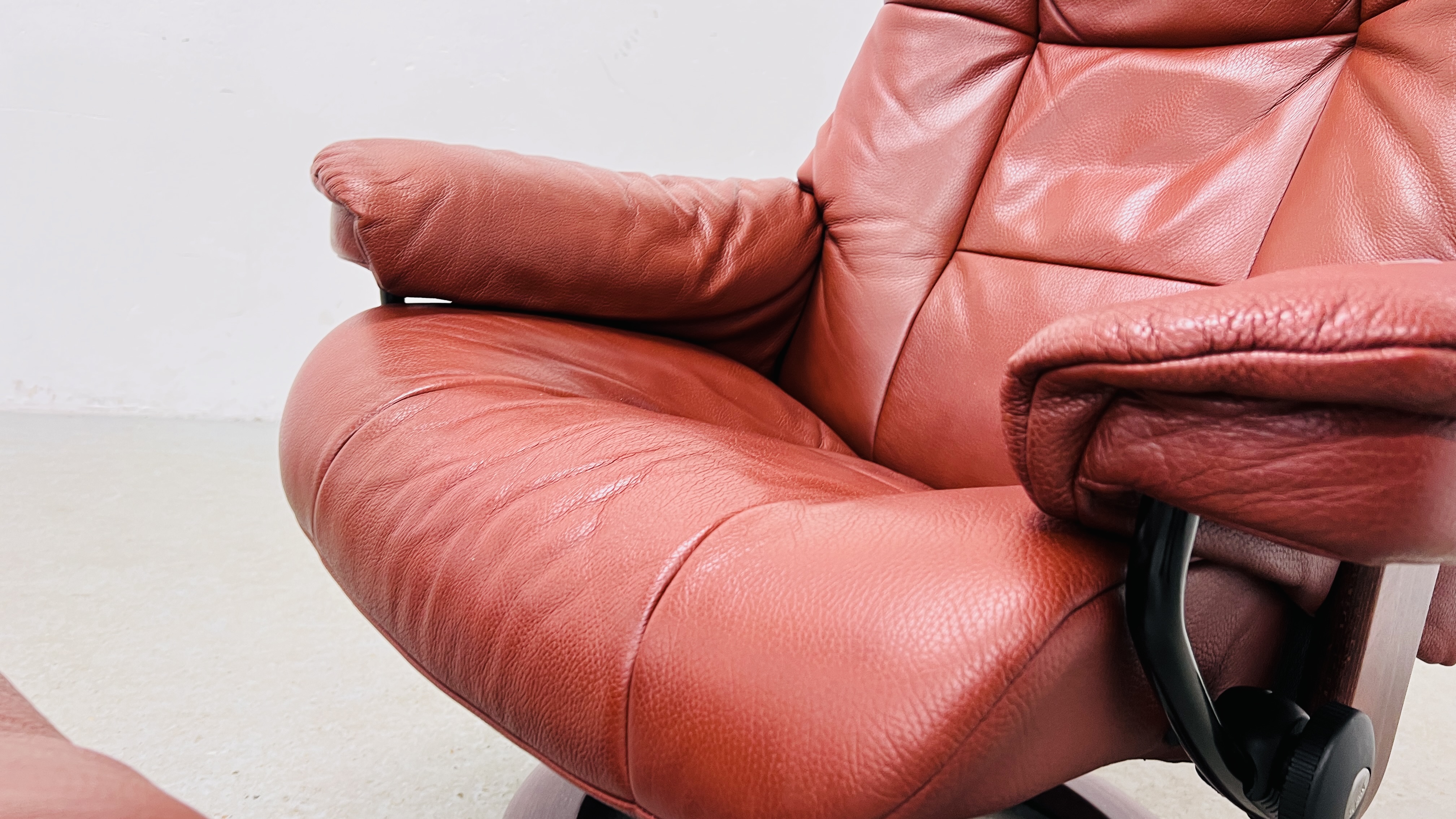 A GOOD QUALITY STRESSLESS RED LEATHER RELAXER CHAIR WITH MATCHING FOOTSTOOL. - Image 9 of 13