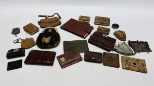 A BOX CONTAINING A COLLECTION OF VINTAGE COIN PURSES MANY LEATHER EXAMPLES SOME HAVING SILVER