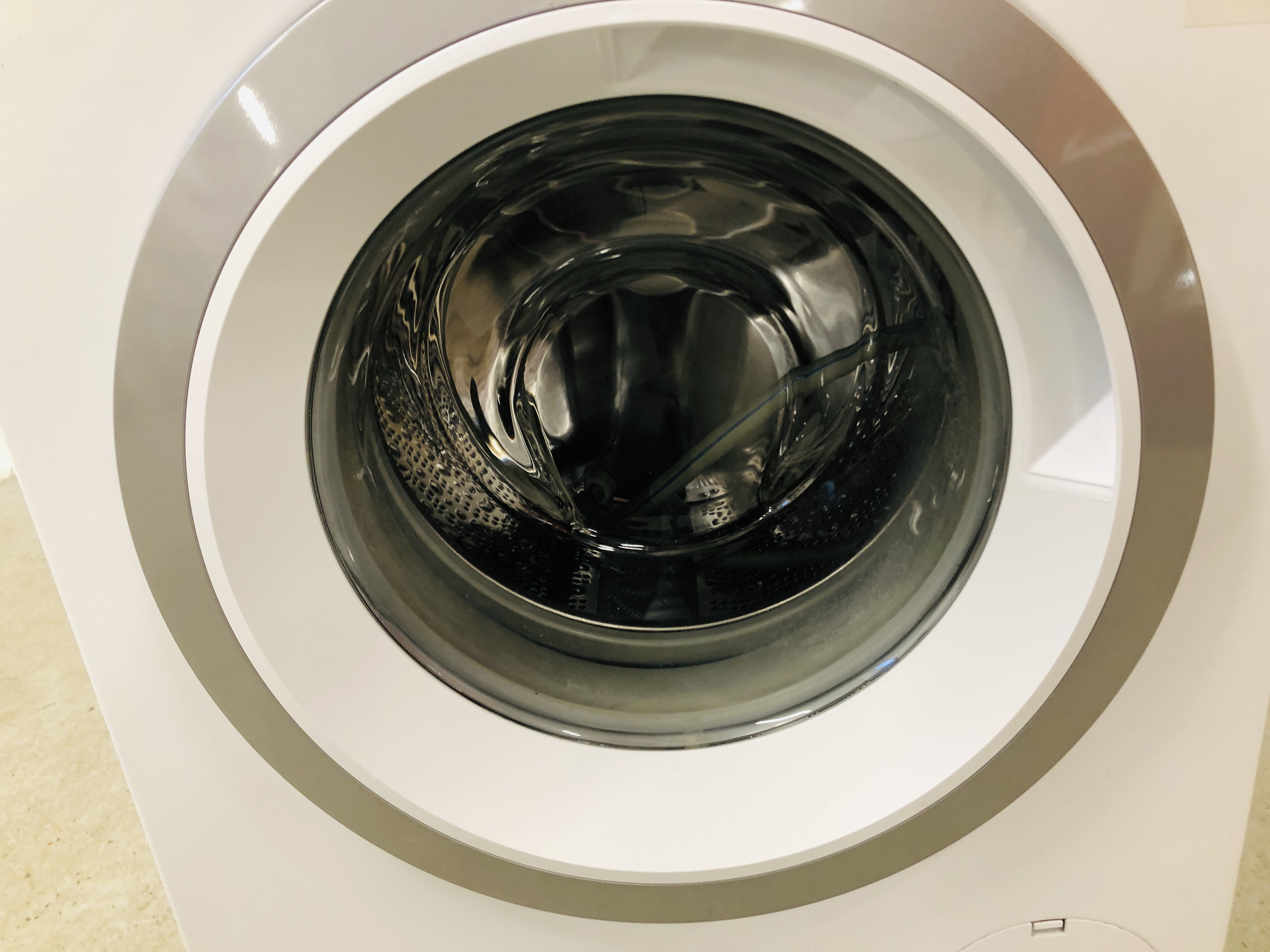 BOSCH SERIE 6 ECO SILENCE DRIVE WASHING MACHINE - SOLD AS SEEN - Image 4 of 6