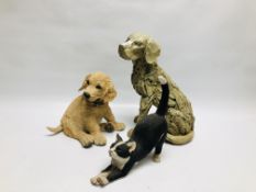 A GROUP OF THREE ORNAMENTS TO INCLUDE COUNTRY ARTISTS PUPPY LOVE 03064 GOLDEN RETRIEVER,