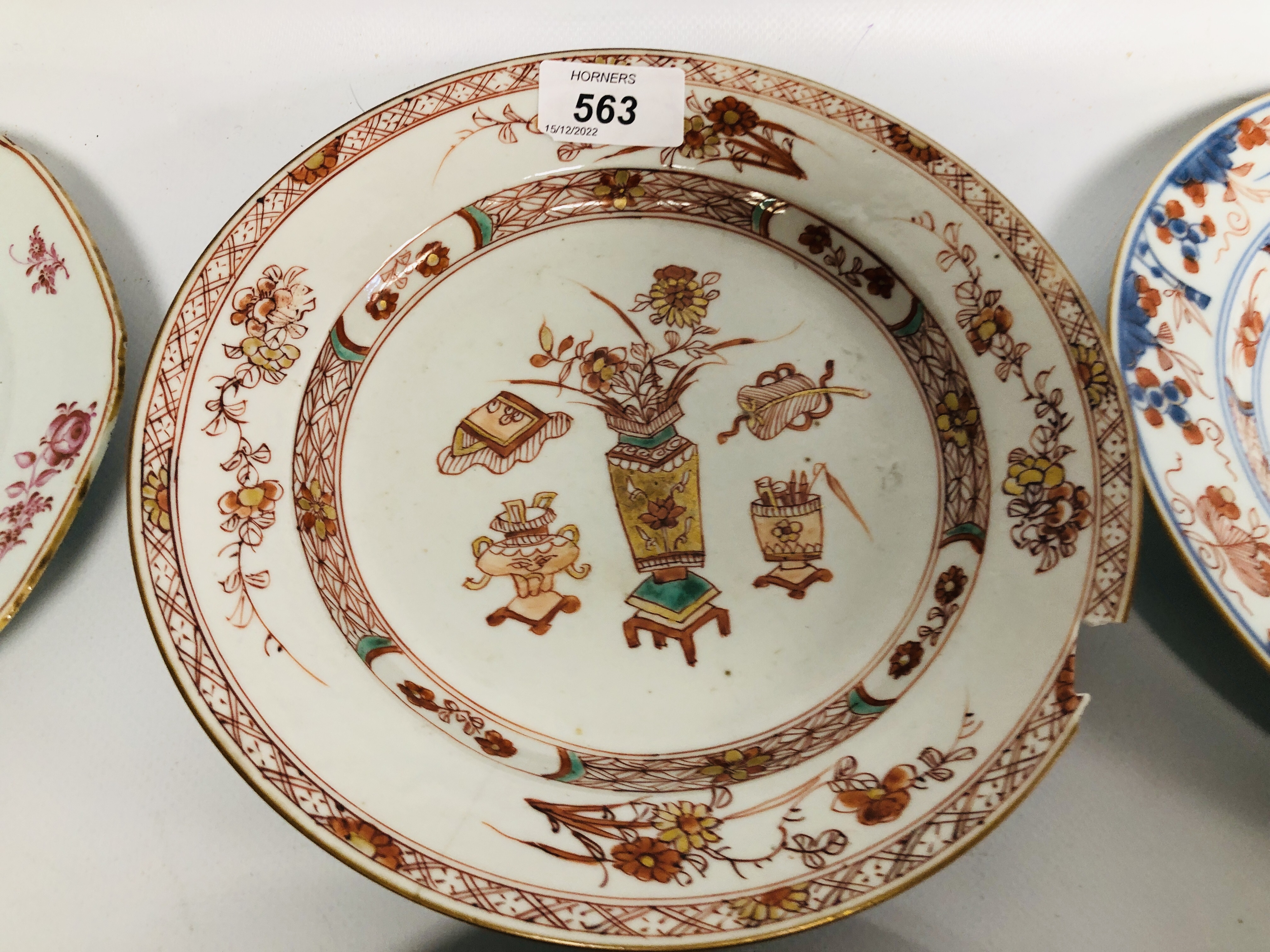 A COLLECTION (13) OF ORIENTAL QIANLONG PLATES AND DISHES TO INCLUDE IMARI, - Image 4 of 12