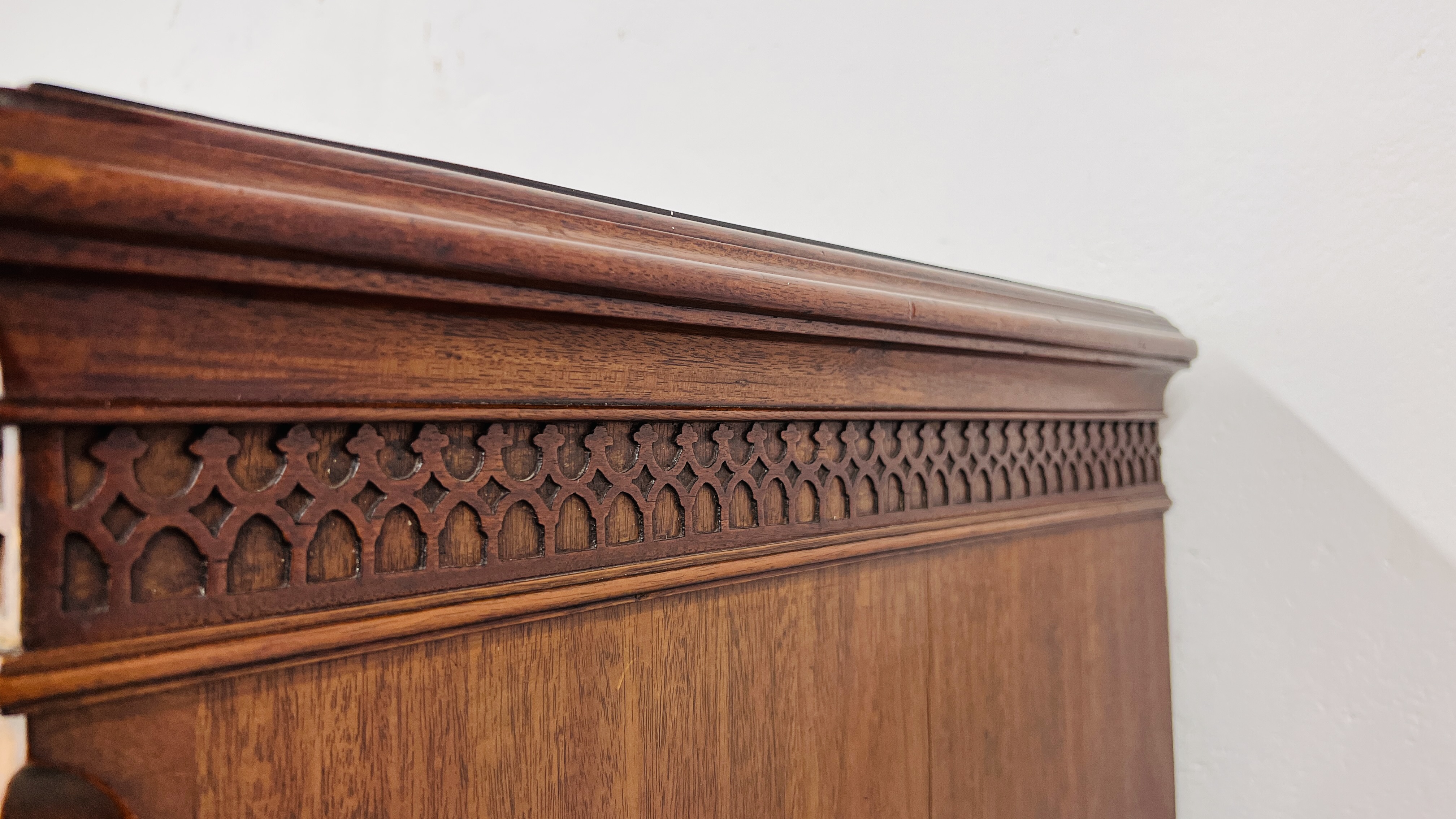 A GEORGE III MAHOGANY TALLBOY TWO SHORT OVER FIVE LONG DRAWERS, ORIGINAL HANDLES WIDTH 115CM. - Image 10 of 32