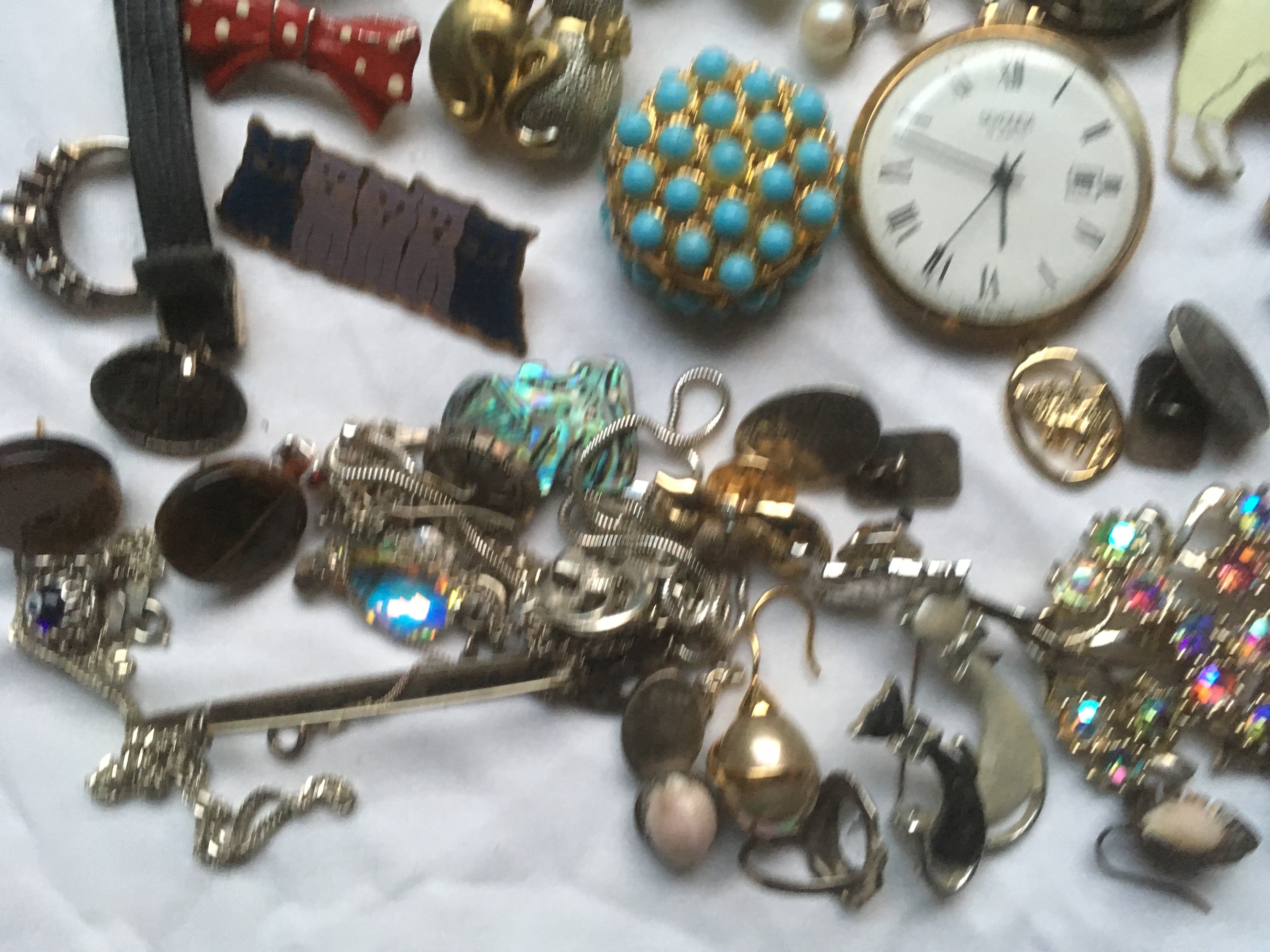 BOX OF COSTUME AND OTHER JEWELLERY, CAT THEMED ITEMS, SOME SILVER. - Image 3 of 6