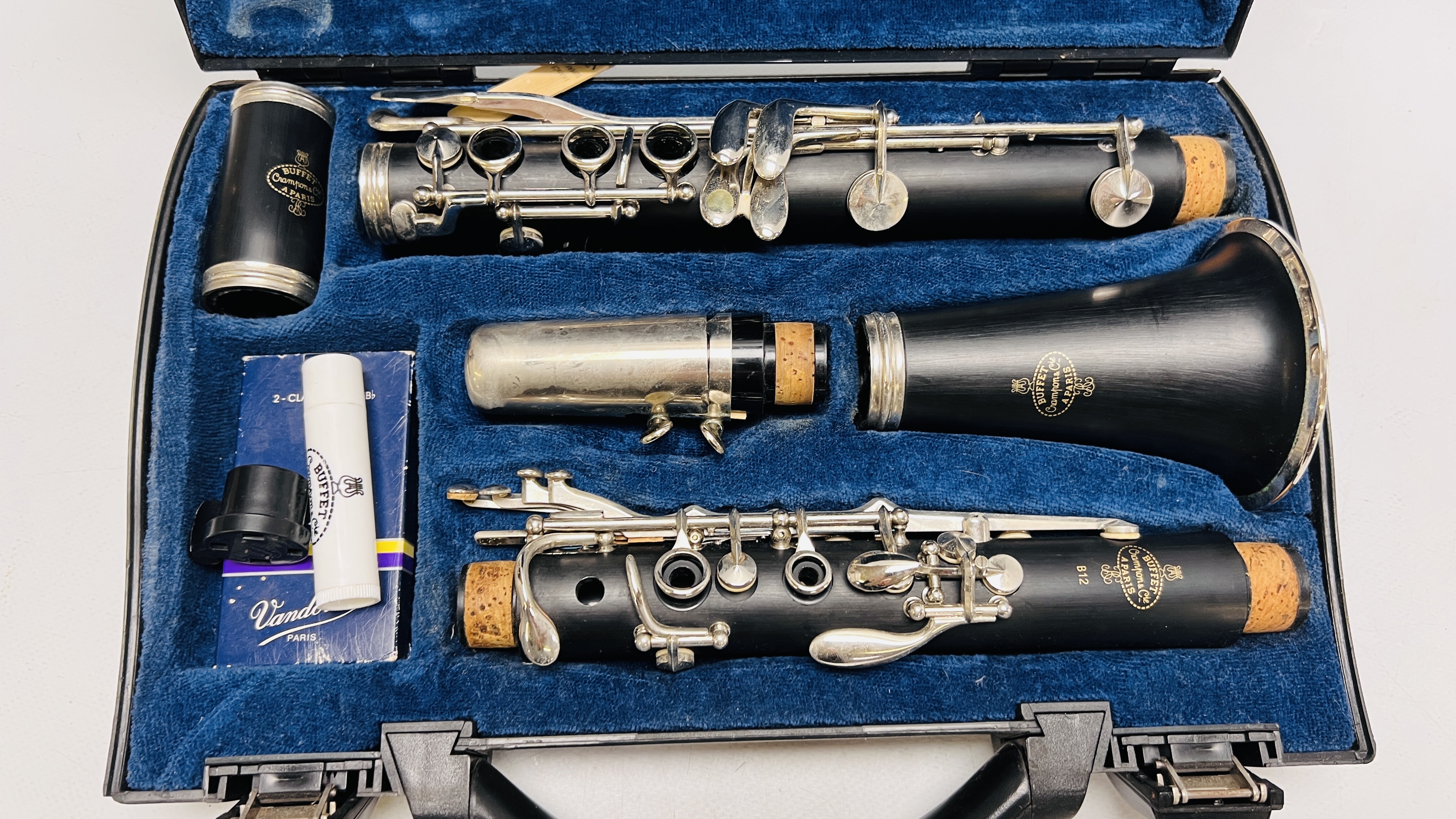 A BUFFET CRAMPON AND CIE B12 CLARINET IN FITTED HARDCASE - Image 2 of 6
