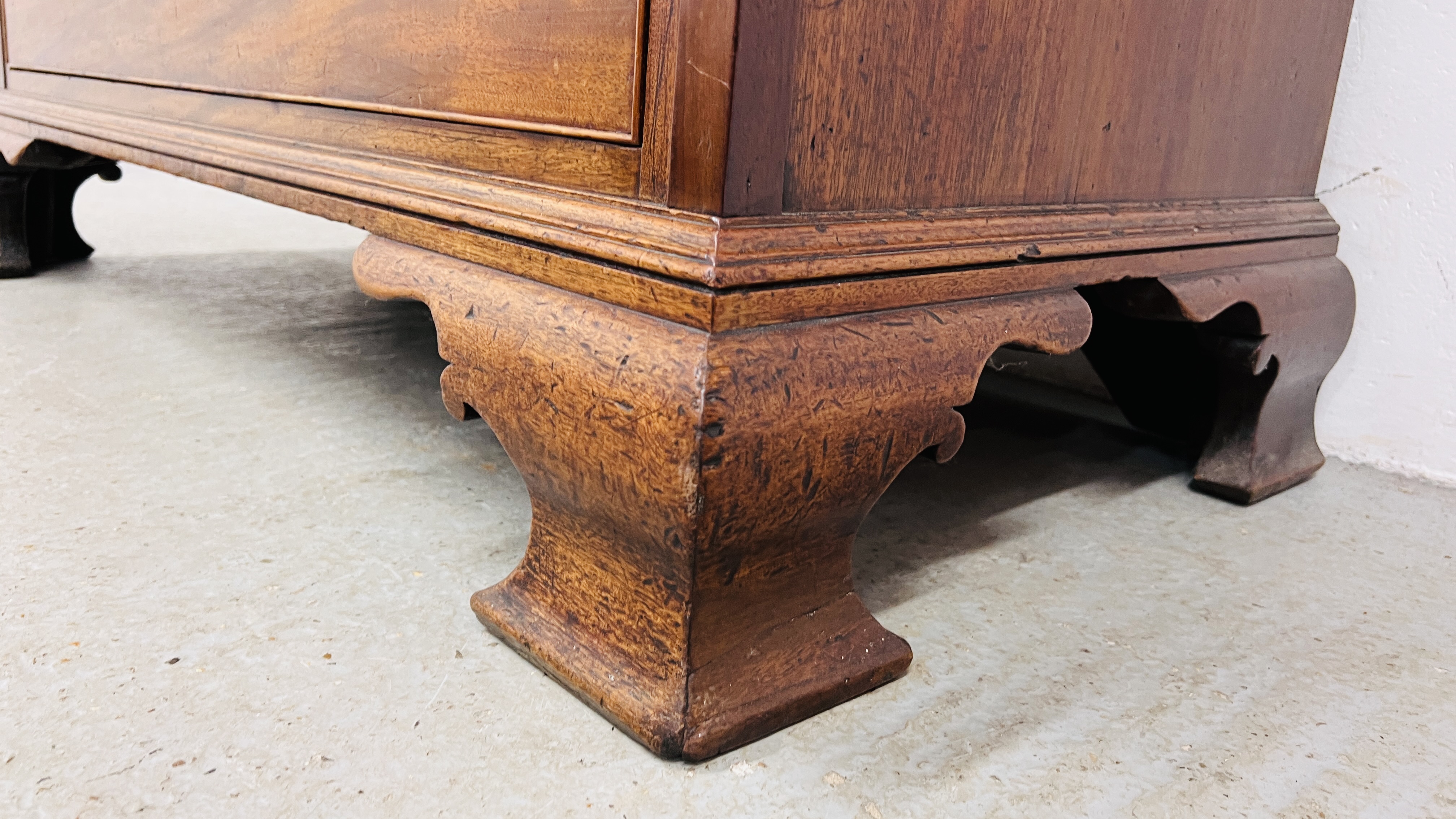 A GEORGE III MAHOGANY TALLBOY TWO SHORT OVER FIVE LONG DRAWERS, ORIGINAL HANDLES WIDTH 115CM. - Image 12 of 32