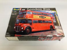 A BOXED REVELL 1:24 LONDON BUS MODEL KIT (07651).