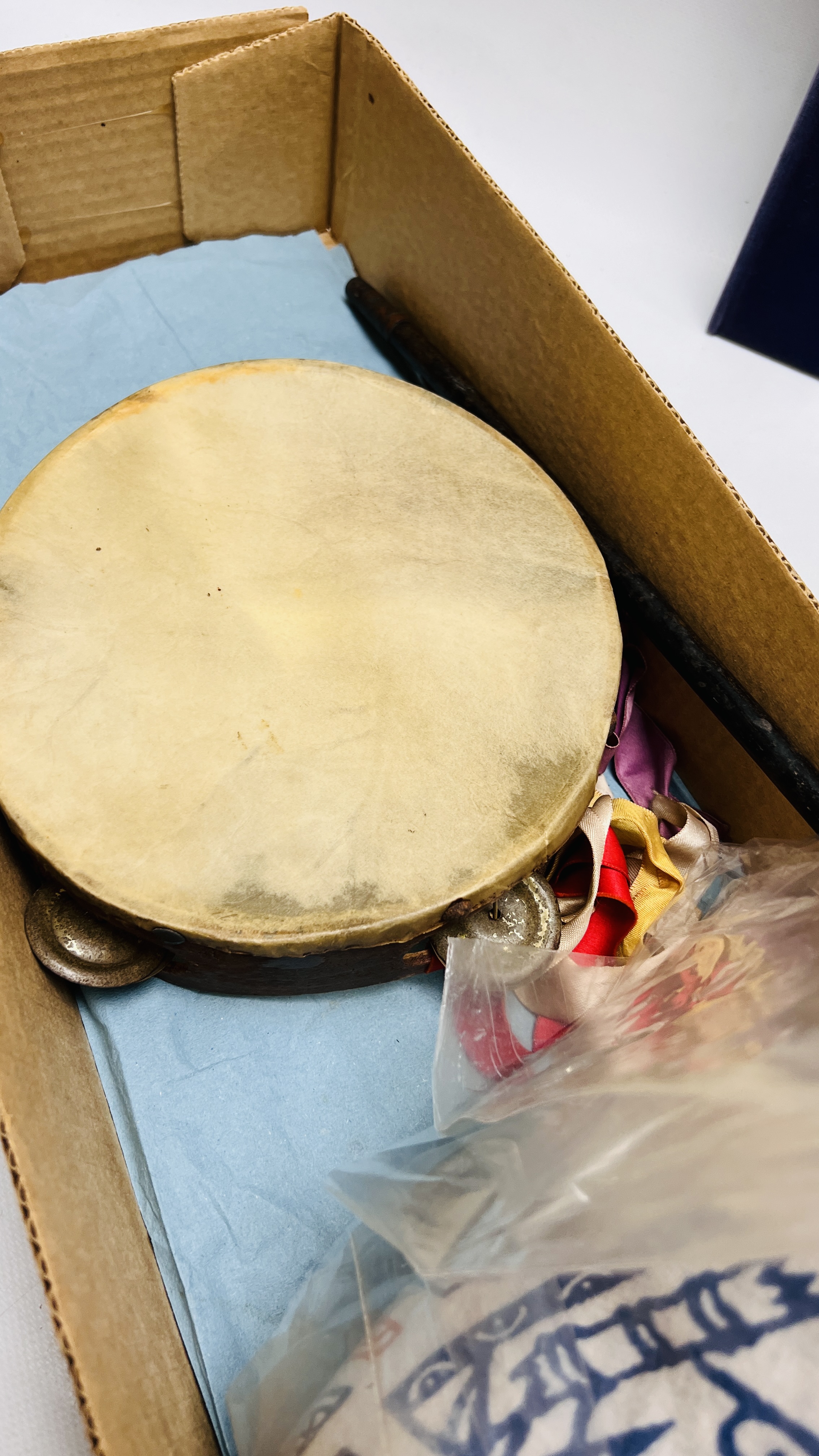 BOX OF COLLECTIBLES TO INCLUDE A VINTAGE GENTS TOP HAT "SCOTT & CO LONDON SILK SCARF AND NECK TIE, - Image 8 of 11