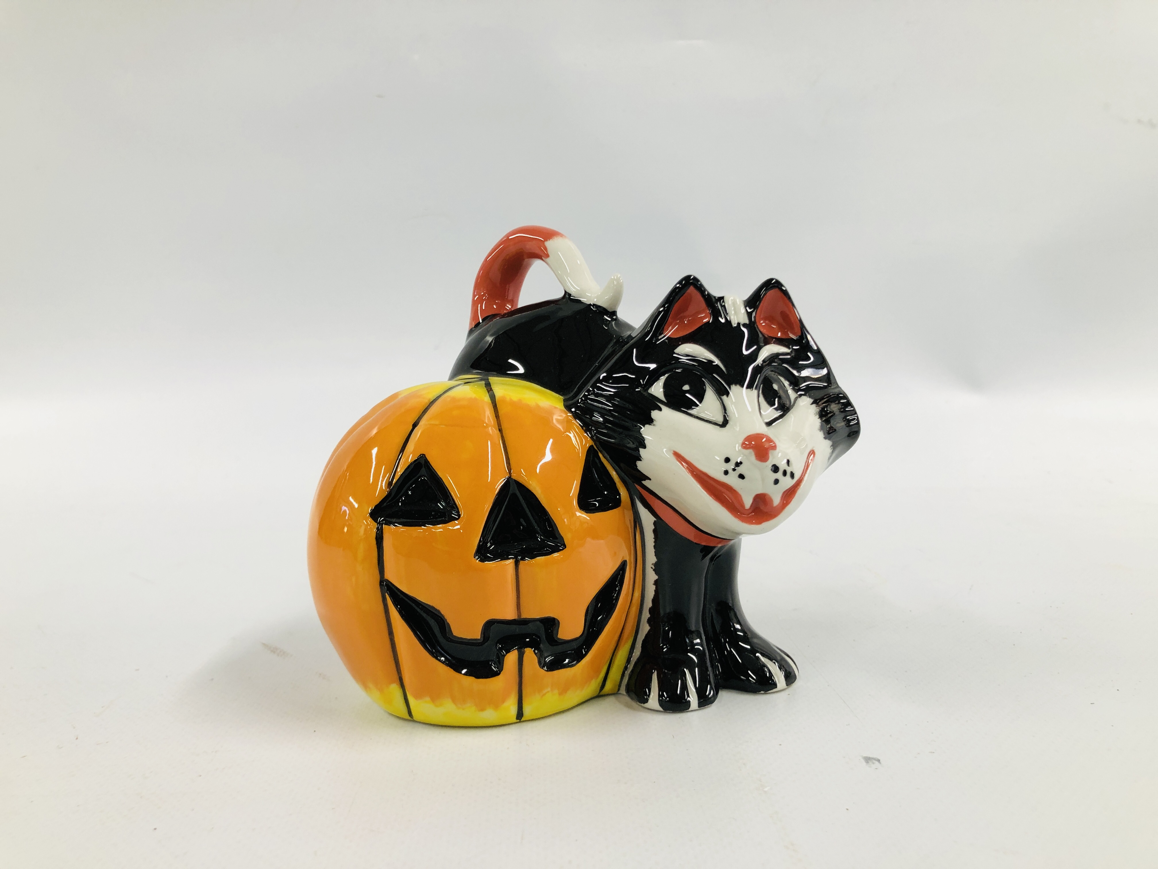 LORNA BAILEY HALLOWEEN LIMITED EDITION 33/50 CAT ON A PUMPKIN BEARING SIGNATURE HEIGHT 12.5CM.