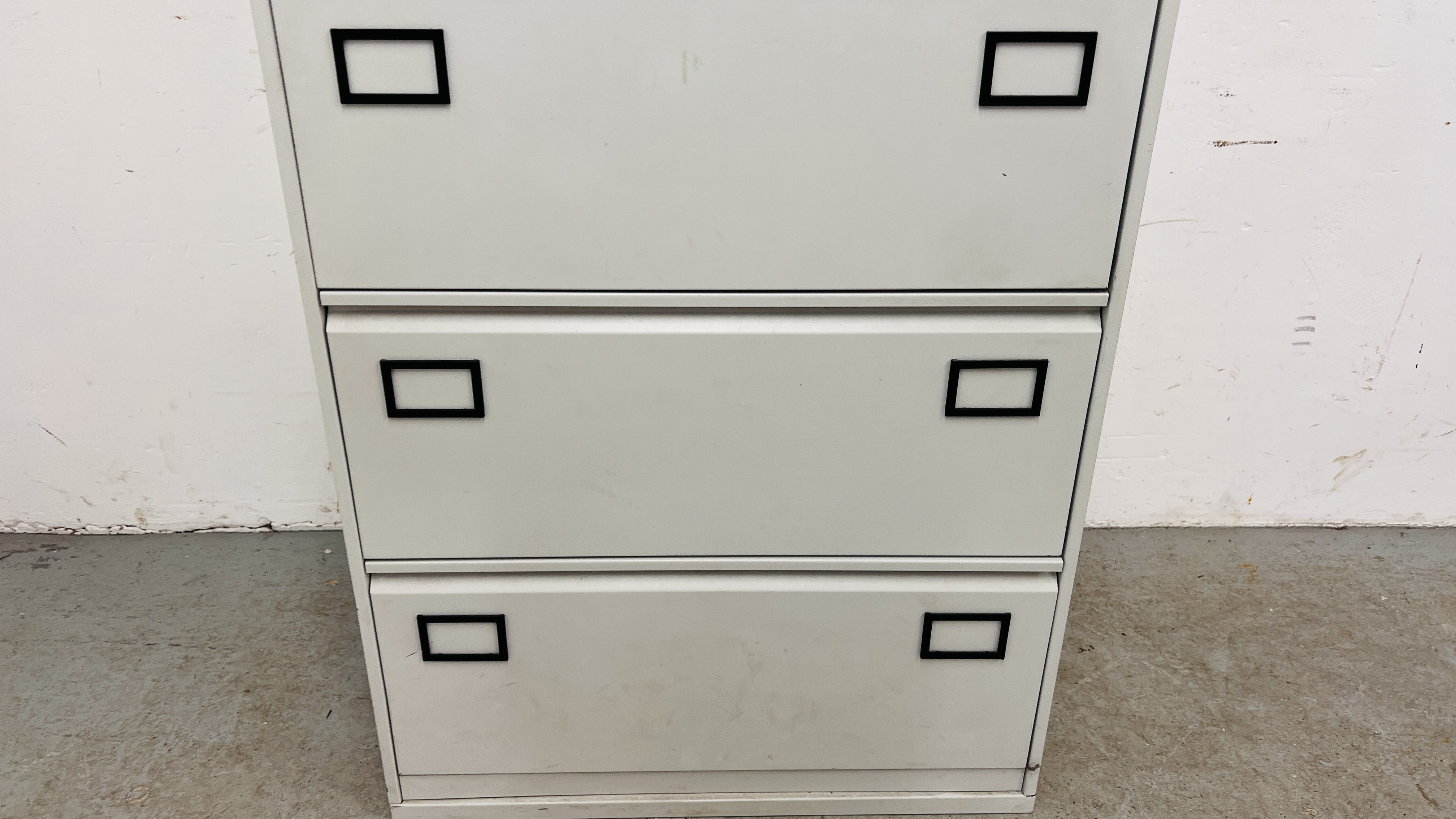 A GOOD QUALITY TRIUMPH METAL FOUR DRAWER FILING CABINET - Image 6 of 7