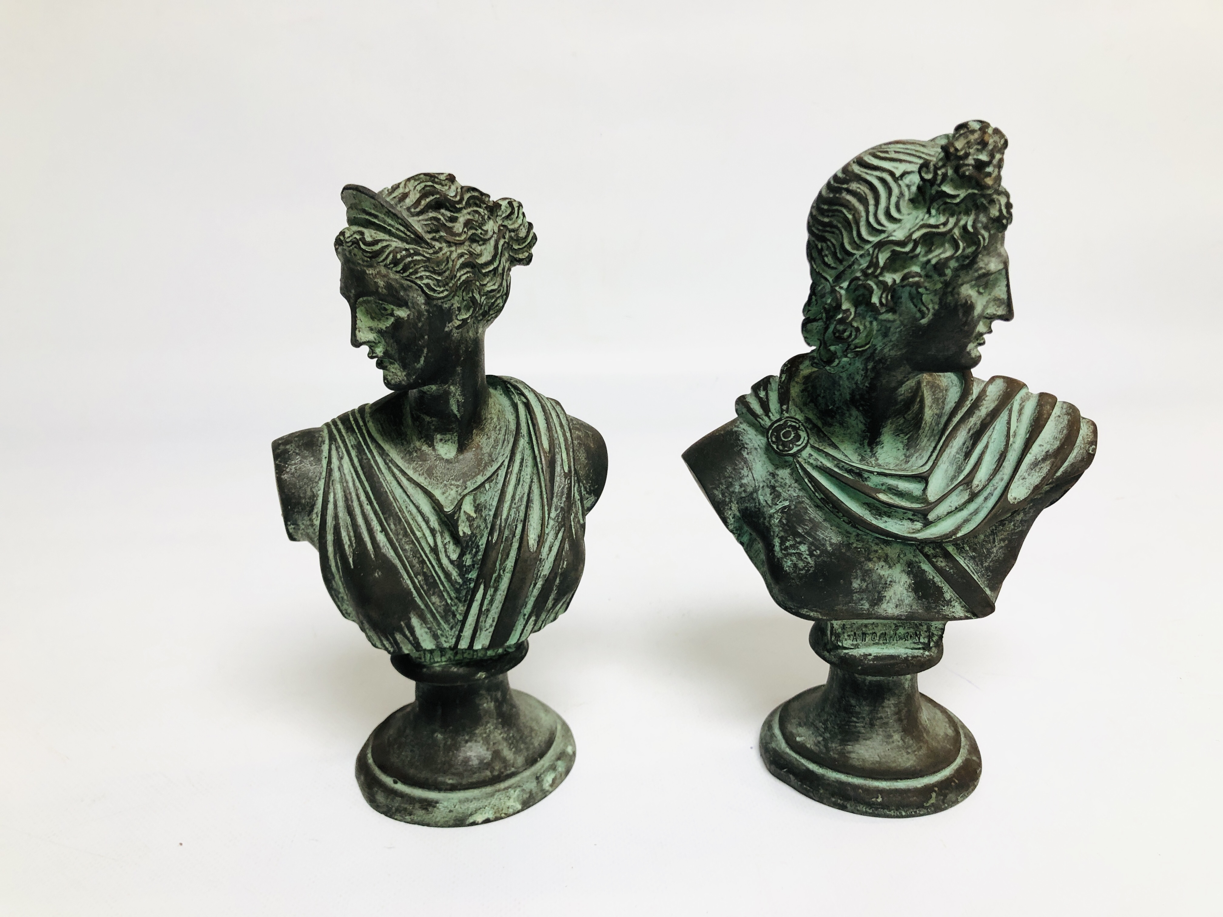 A PAIR OF RESIN BUSTS OF ARTEMIS AND APOLLO HEIGHT 22CM.