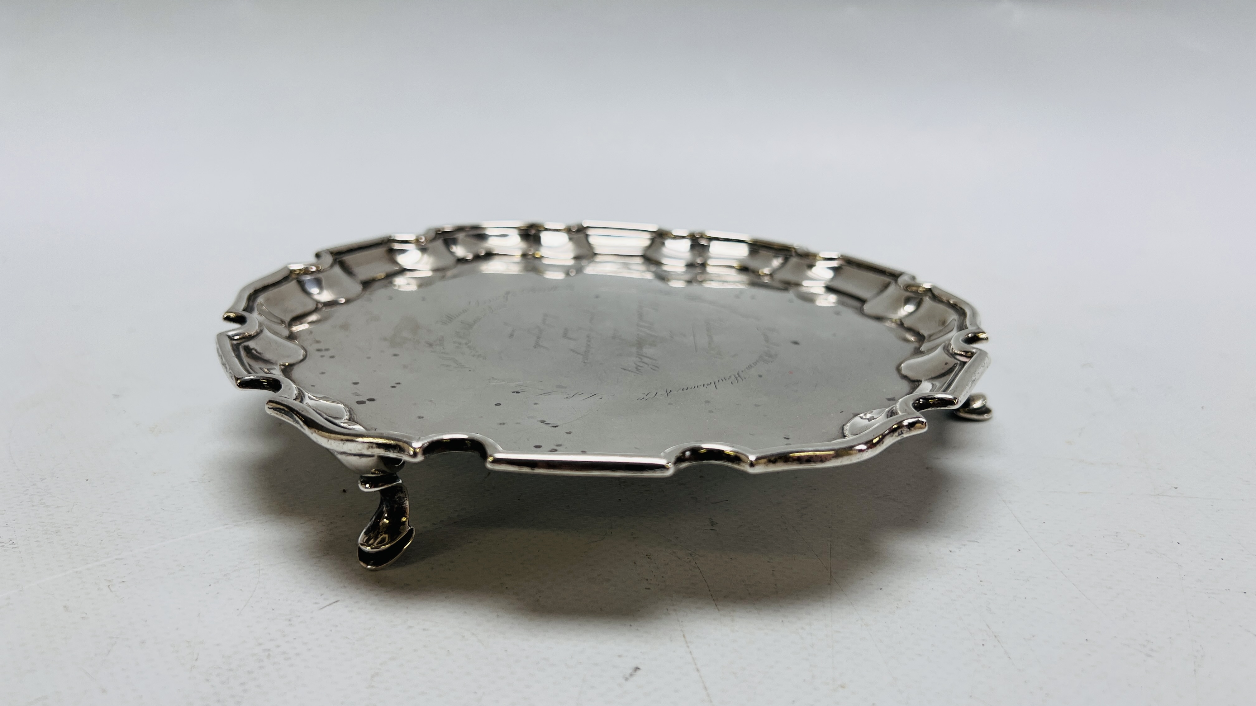 AN ANTIQUE SILVER SALVER GIFTED TO SAMUEL JAMES POPE THEARLE CHRISTMAS 1898, INSCRIBED. - Image 5 of 10