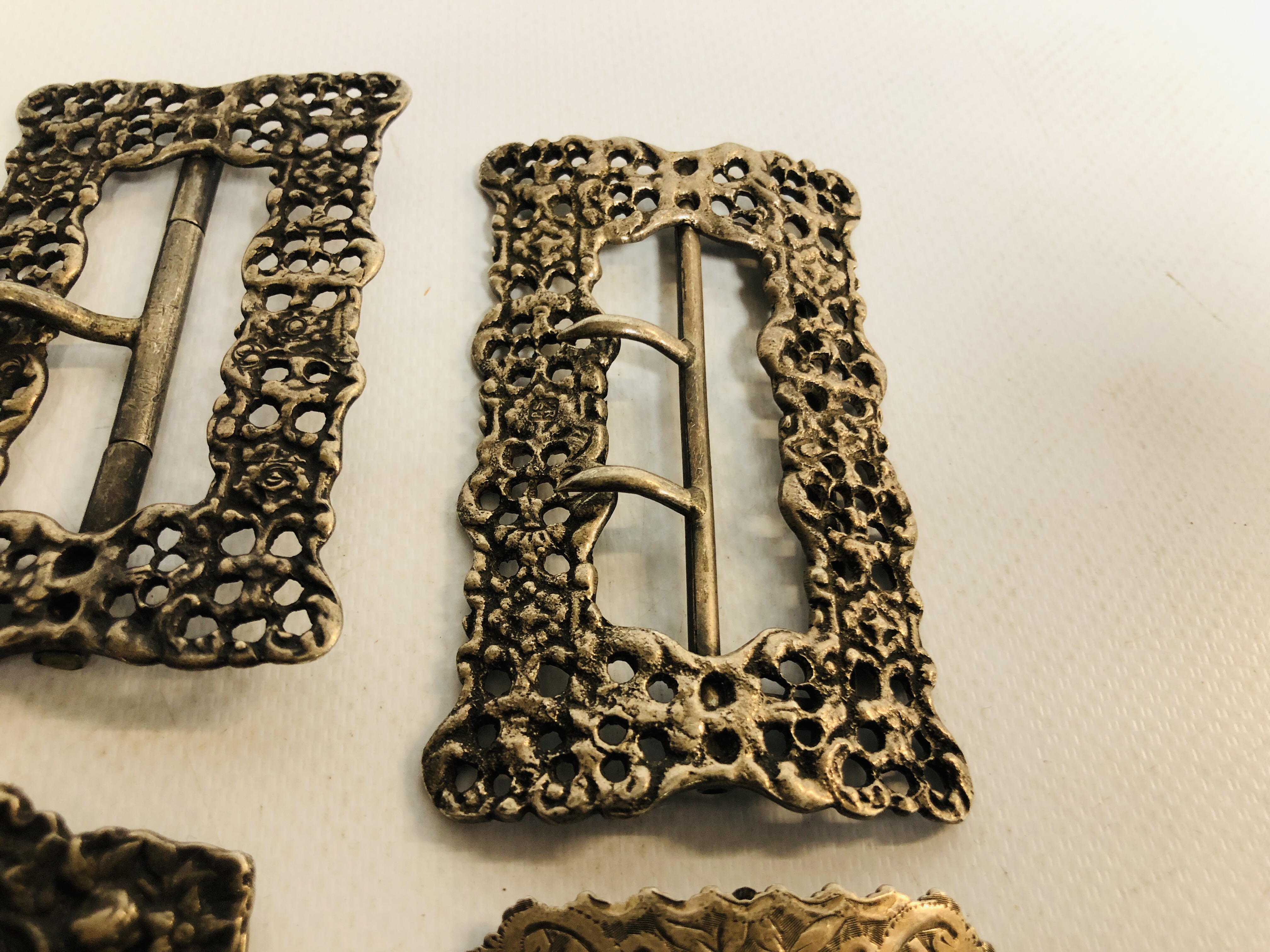 A GROUP OF FOUR SILVER SHAPED RECTANGULAR BUCKLES, VARIOUS DATES AND ASSAYS. - Image 5 of 8