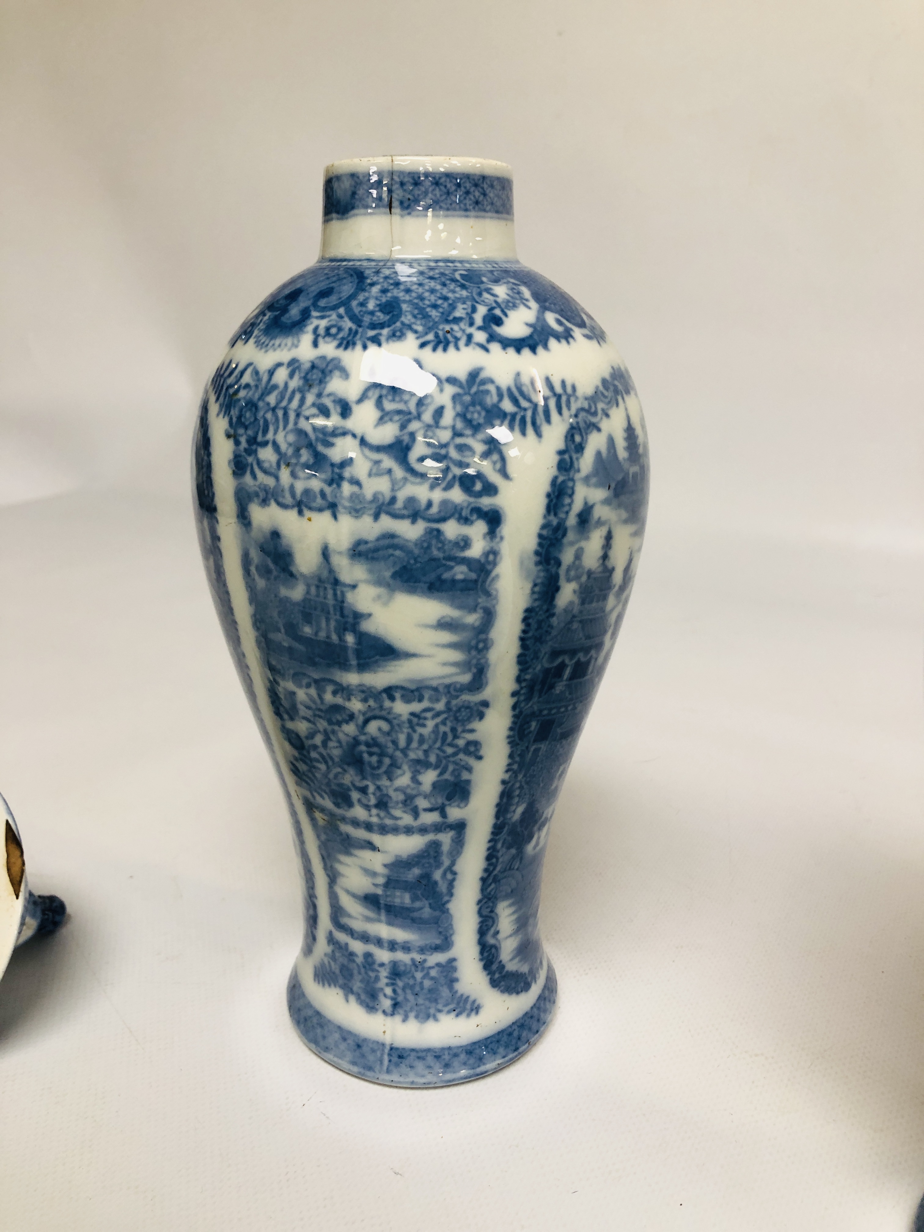 A PAIR OF CHINESE BLUE AND WHITE BALLUSTER VASES AND COVERS C.1800 A/F HEIGHT 28CM. - Image 7 of 14