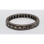A VINTAGE DIAMOND ETERNITY RING UNMARKED