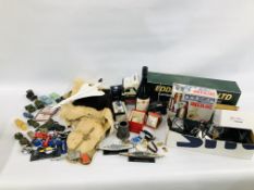 BOX OF COLLECTIBLES TO INCLUDE A LARGE EDDIE STOBART LORRY, DIE CAST MODEL VEHICLES, LIGHTS,