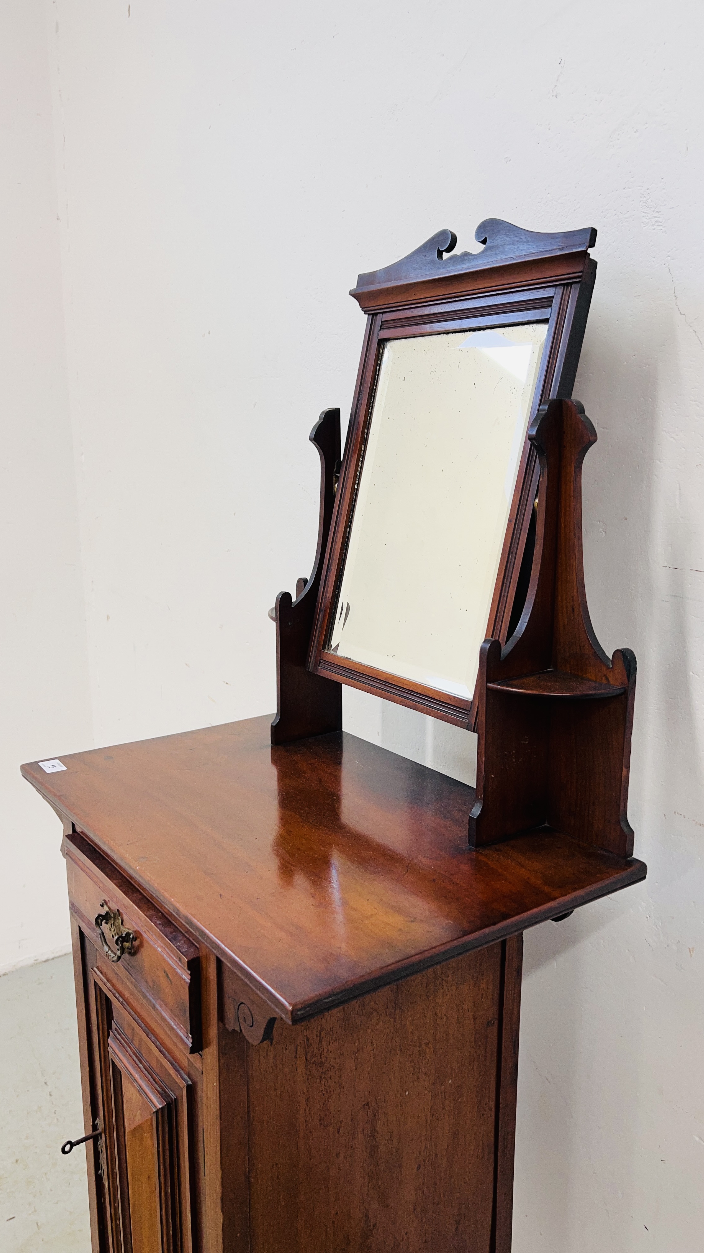 AN EDWARDIAN MAHOGANY TOILET STAND, - Image 9 of 9
