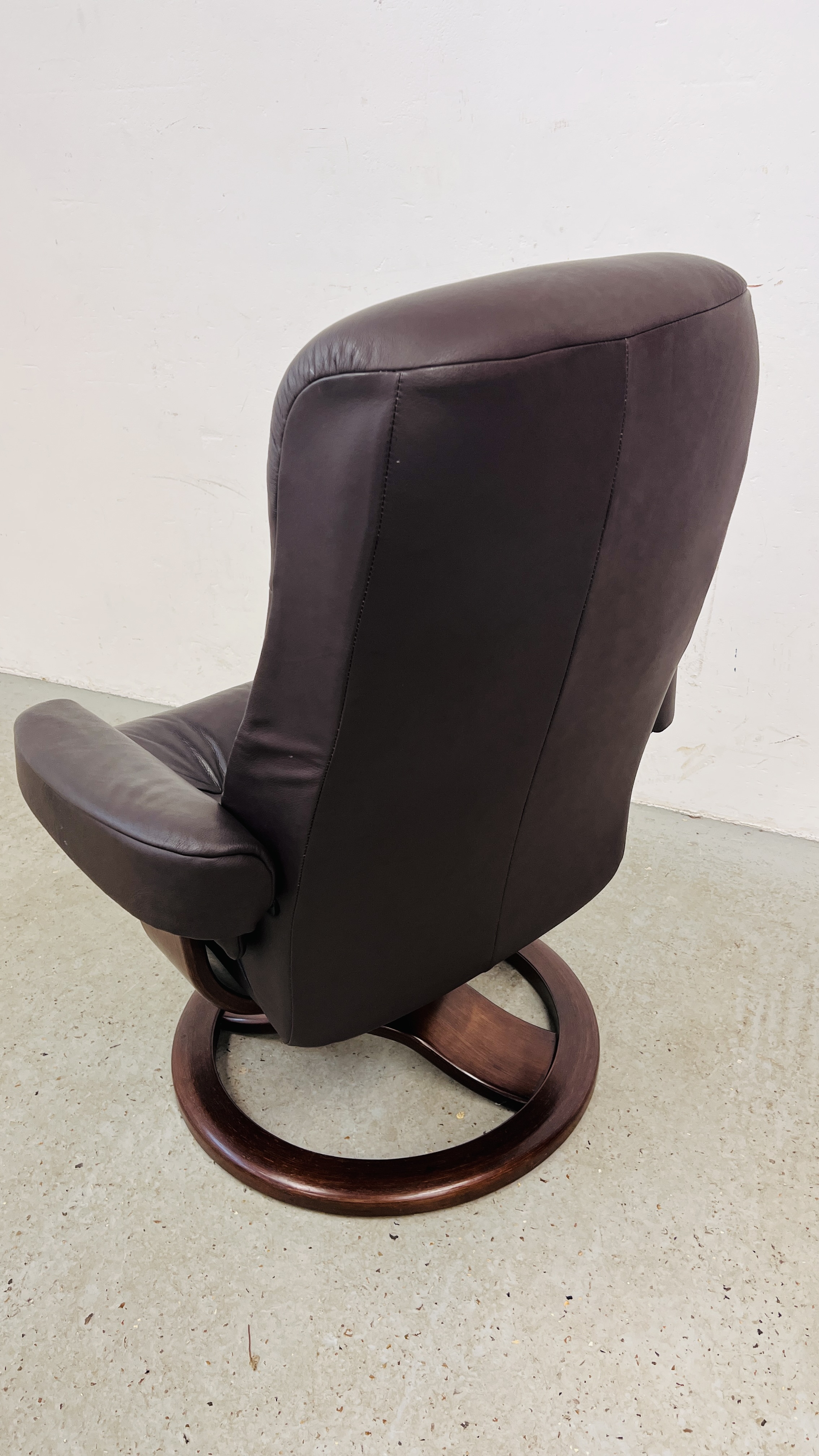A BROWN LEATHER RELAXER CHAIR - Image 9 of 9