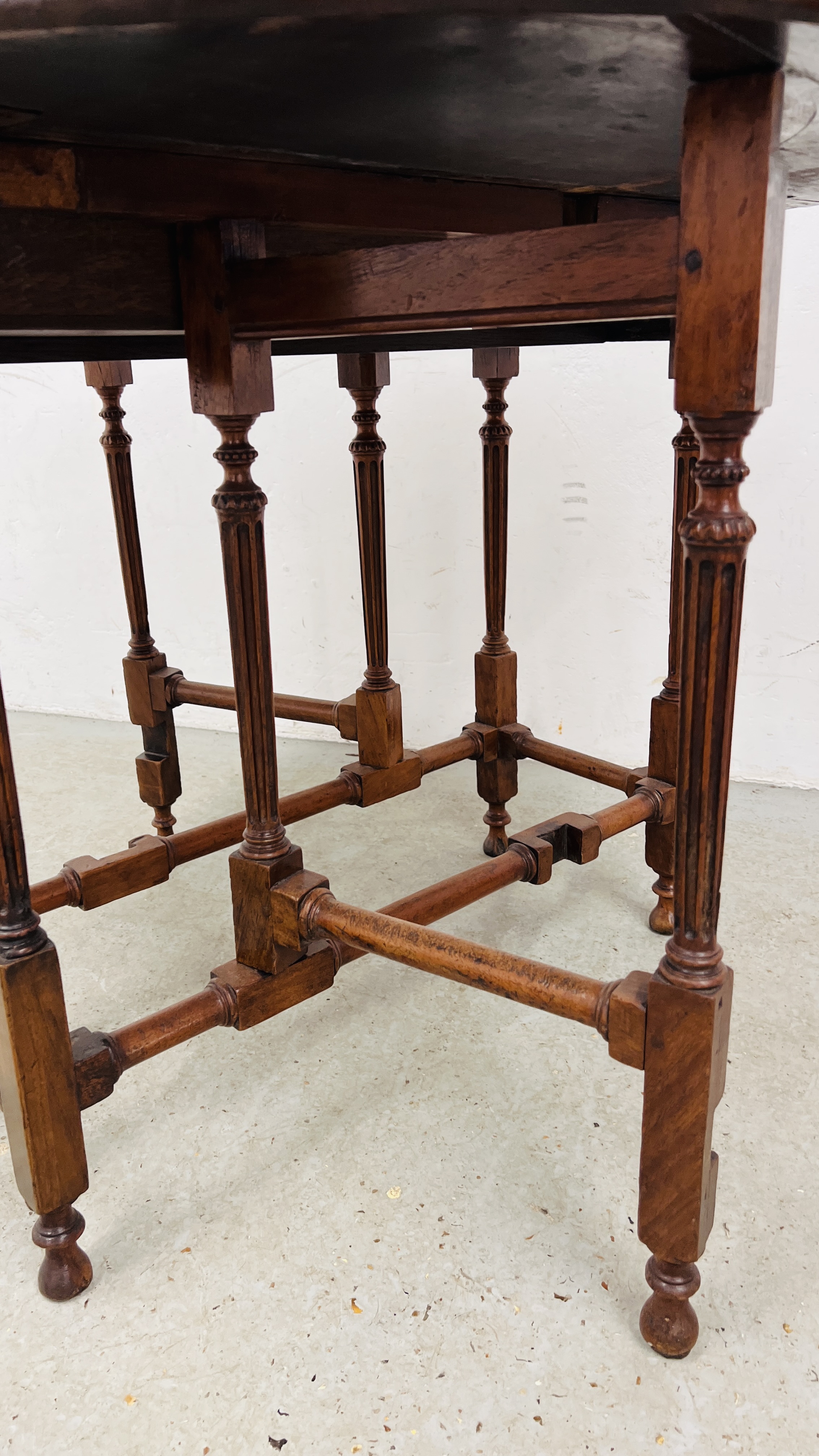 A MAHOGANY GATELEG TABLE, C18TH. AND LATER, EXTENDED 100CM. - Image 11 of 18